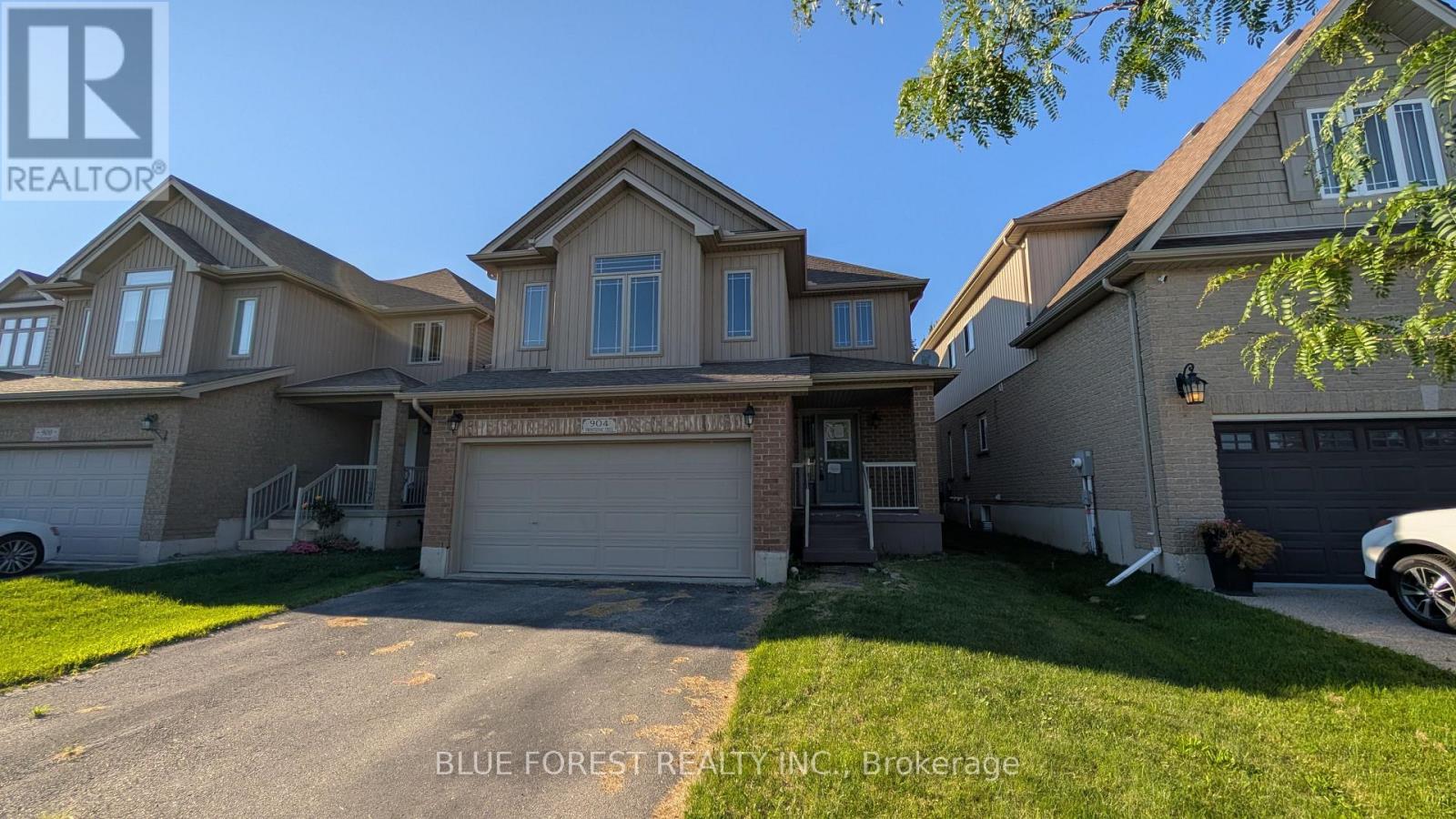 904 FRONTENAC CRESCENT, Woodstock, Ontario