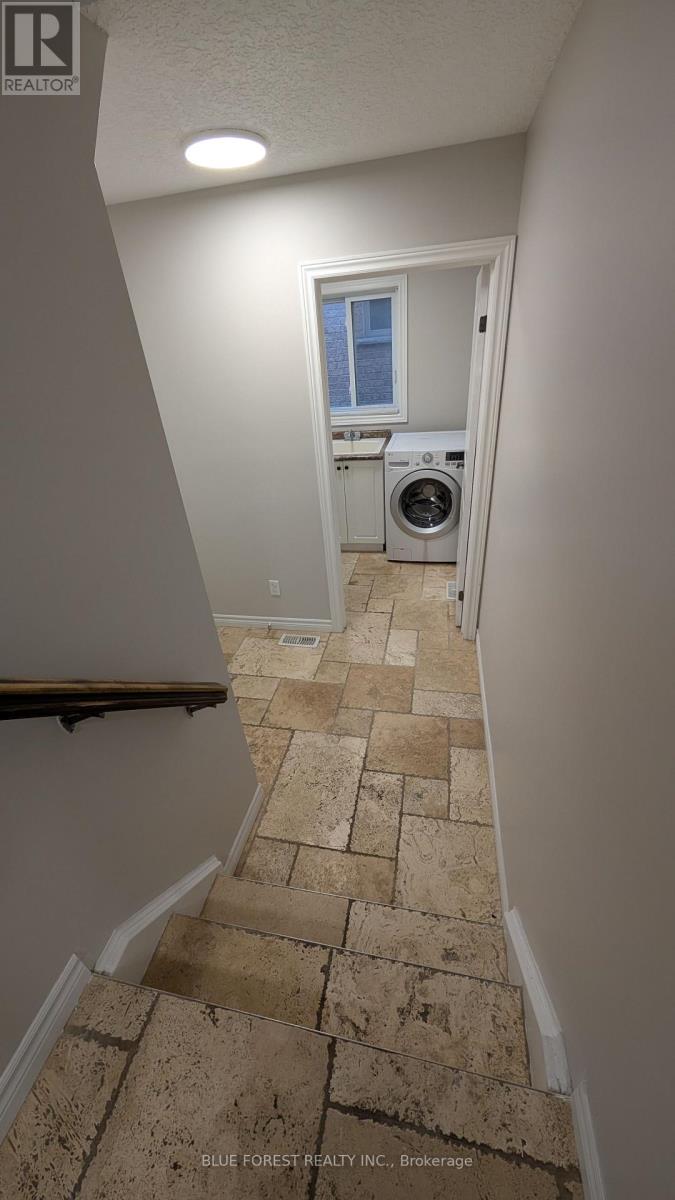 904 Frontenac Crescent, Woodstock, Ontario  N4V 0A8 - Photo 10 - X13677502