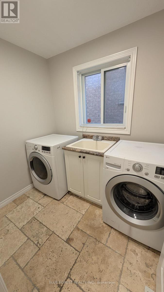 904 Frontenac Crescent, Woodstock, Ontario  N4V 0A8 - Photo 11 - X13677502