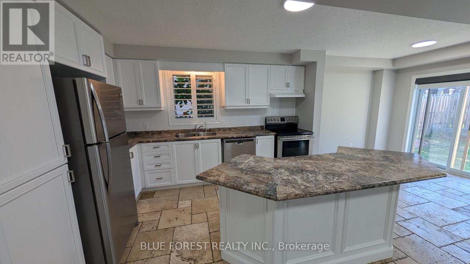 904 Frontenac Crescent, Woodstock, Ontario  N4V 0A8 - Photo 4 - X13677502