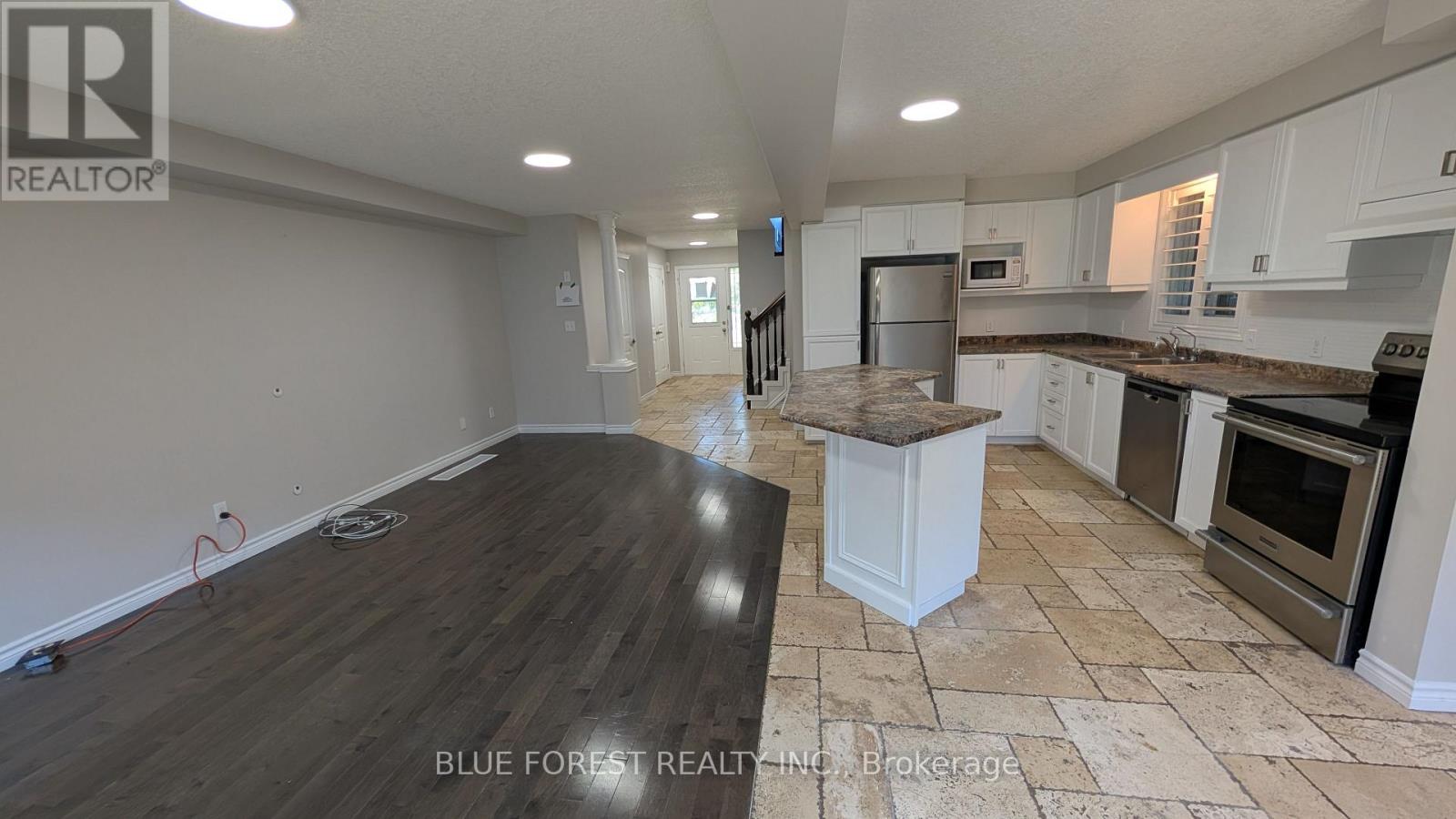 904 Frontenac Crescent, Woodstock, Ontario  N4V 0A8 - Photo 5 - X13677502