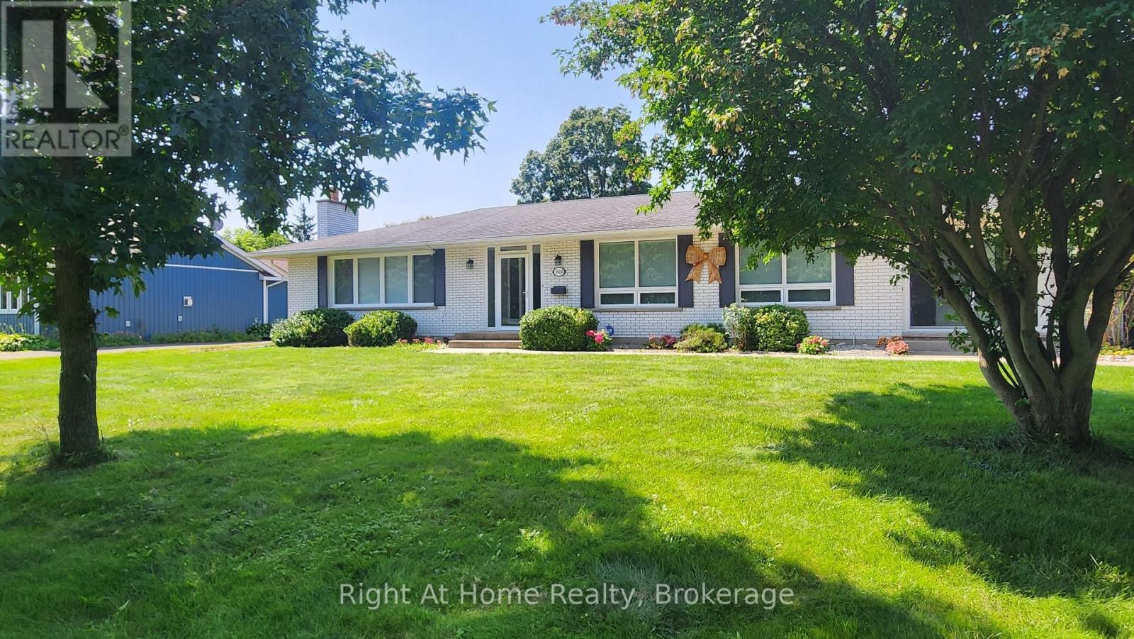 15414 Niagara Parkway, Niagara-On-The-Lake, Ontario  L0S 1J0 - Photo 1 - X12863544
