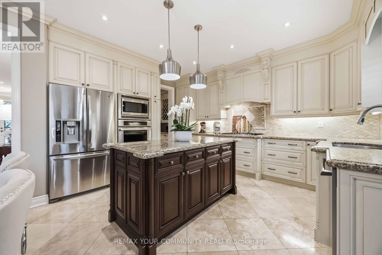2313 Southcott Road, Pickering, Ontario  L1X 0A6 - Photo 11 - E13677282