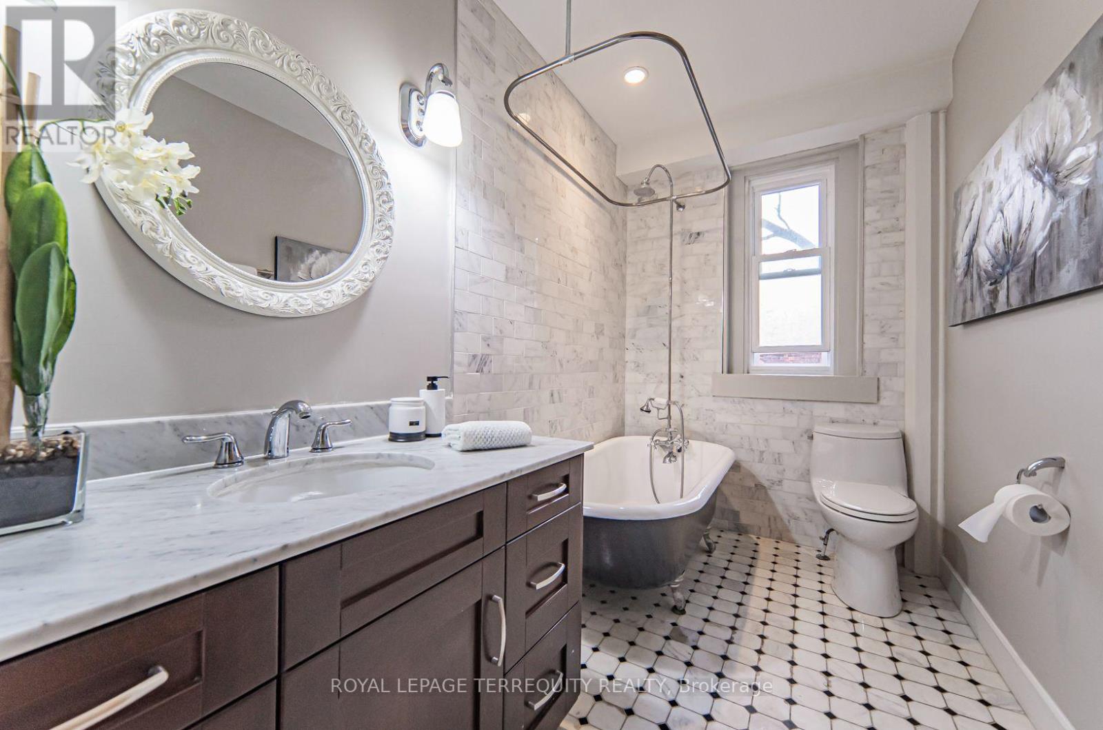 B - 256 Boston Avenue, Toronto, Ontario  M4M 2V3 - Photo 12 - E13677400