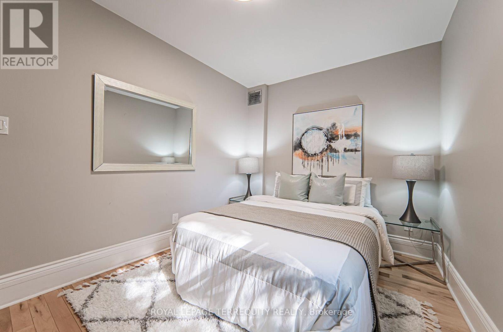 B - 256 Boston Avenue, Toronto, Ontario  M4M 2V3 - Photo 14 - E13677400