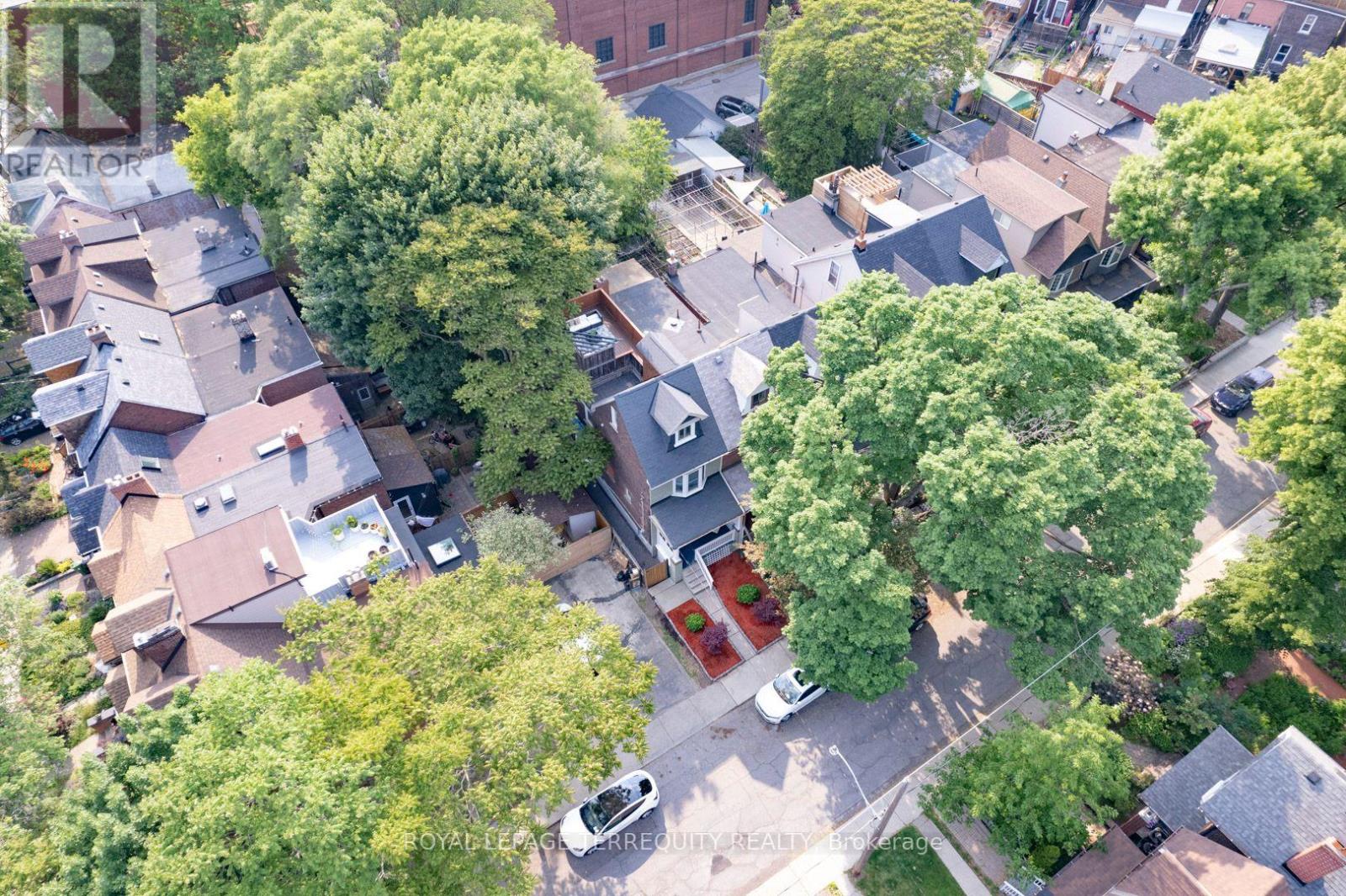 B - 256 Boston Avenue, Toronto, Ontario  M4M 2V3 - Photo 2 - E13677400
