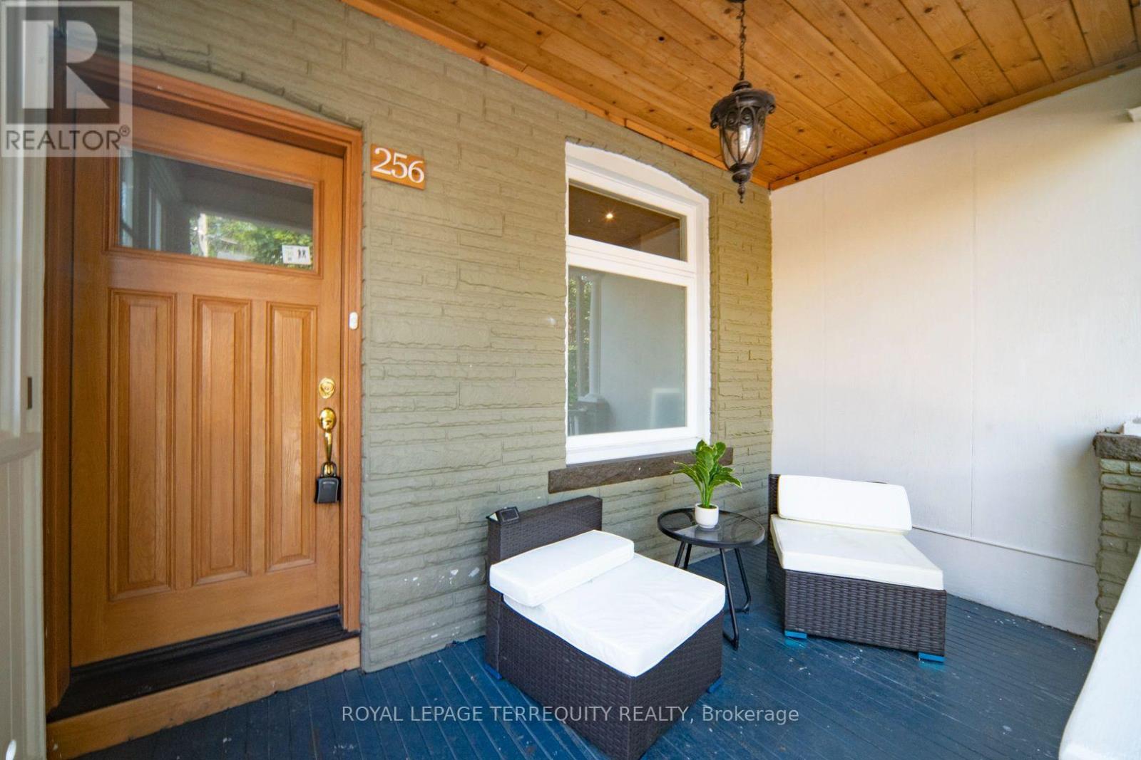 B - 256 Boston Avenue, Toronto, Ontario  M4M 2V3 - Photo 3 - E13677400