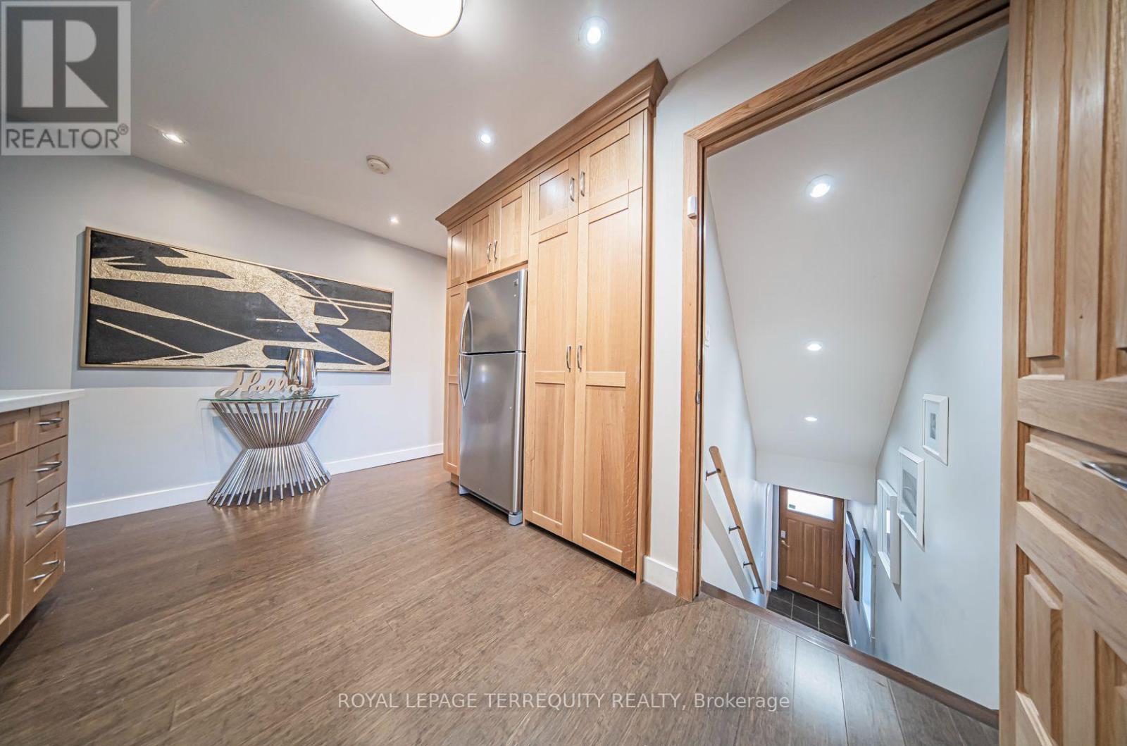 B - 256 Boston Avenue, Toronto, Ontario  M4M 2V3 - Photo 6 - E13677400