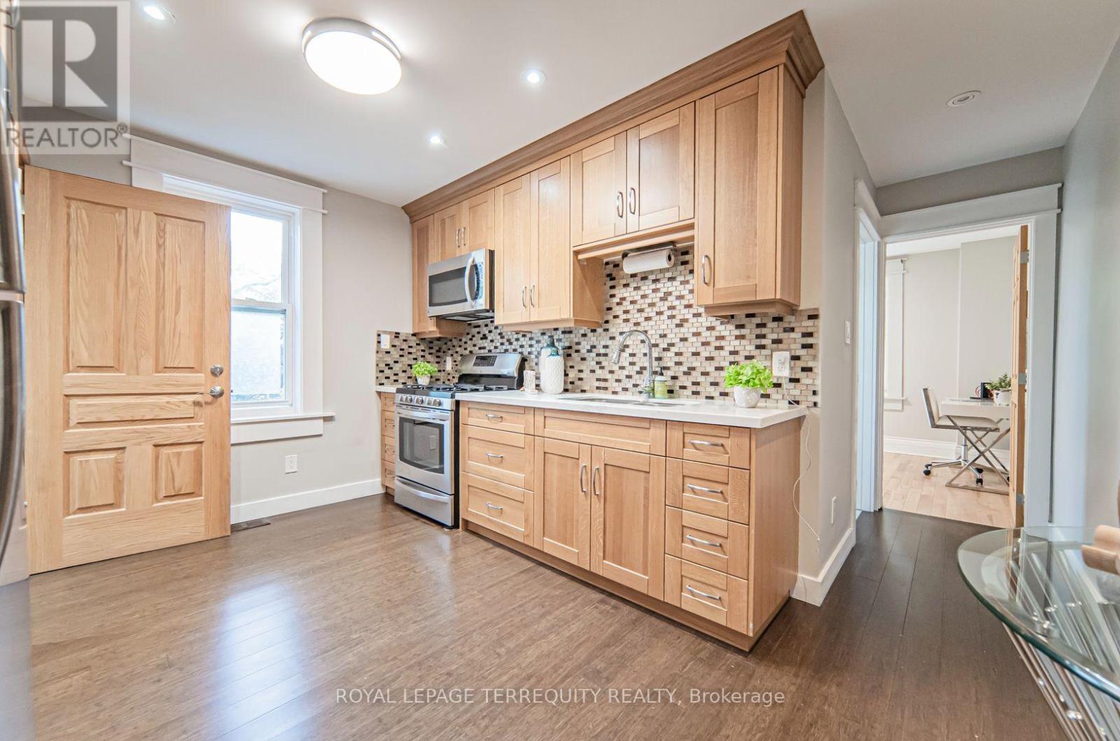 B - 256 Boston Avenue, Toronto, Ontario  M4M 2V3 - Photo 7 - E13677400