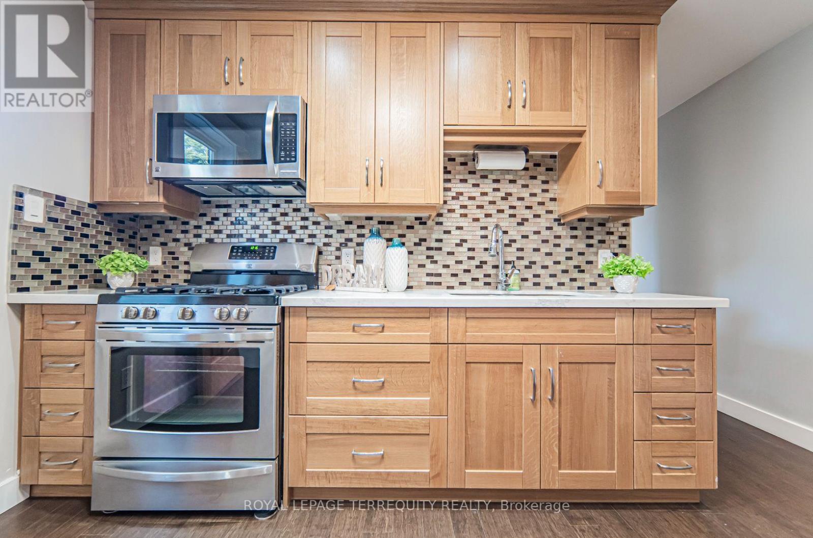 B - 256 Boston Avenue, Toronto, Ontario  M4M 2V3 - Photo 8 - E13677400