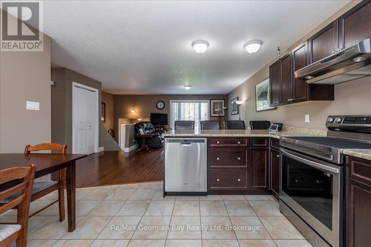 110 Maskinonge Road, Tay, Ontario  L0K 2A0 - Photo 7 - S13677392