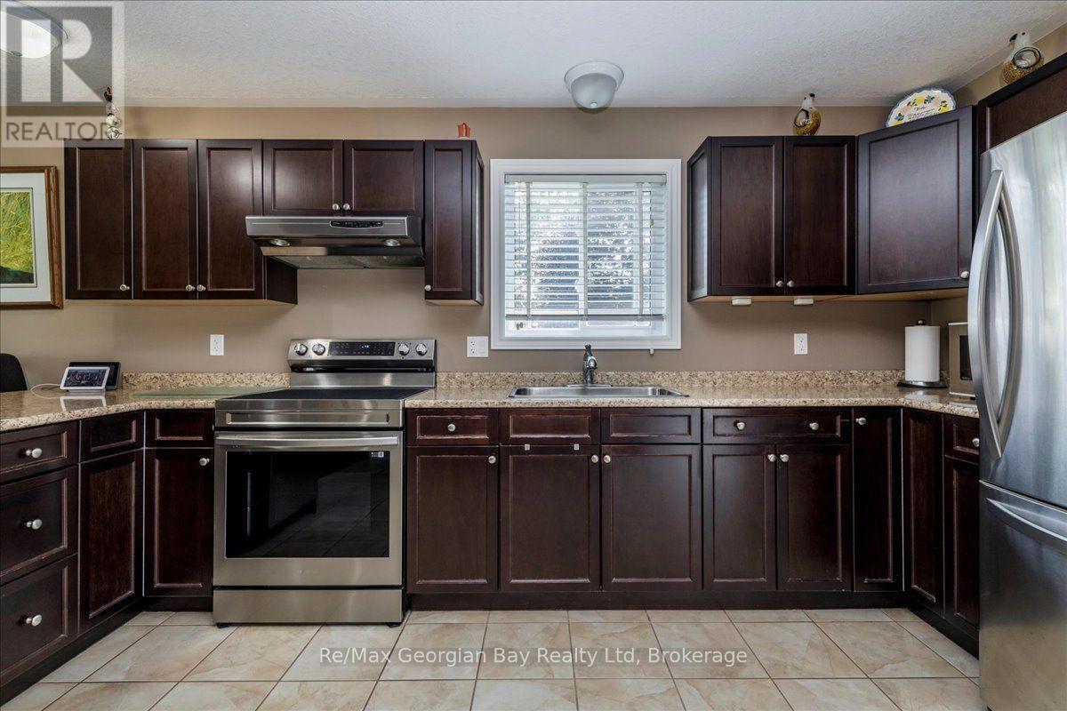 110 Maskinonge Road, Tay, Ontario  L0K 2A0 - Photo 9 - S13677392