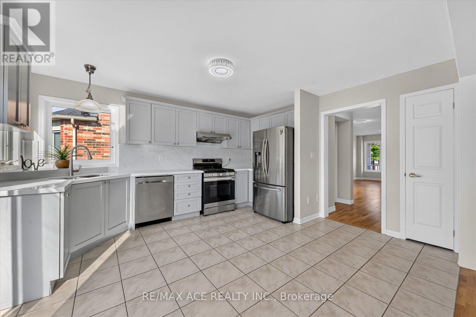 23 Harry Sanders Avenue, Whitchurch-Stouffville, Ontario  L4A 0J7 - Photo 12 - N13677408