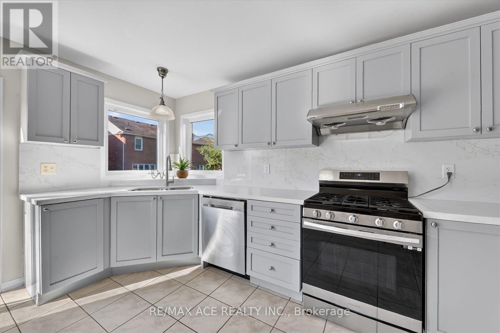 23 Harry Sanders Avenue, Whitchurch-Stouffville, Ontario  L4A 0J7 - Photo 14 - N13677408