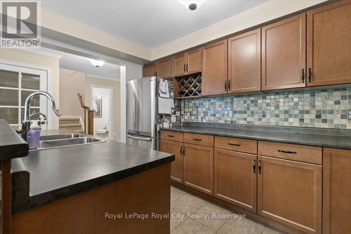 58 Walker Way, Guelph (Pineridge/westminster Woods), Ontario  N1L 1T7 - Photo 11 - X13677336