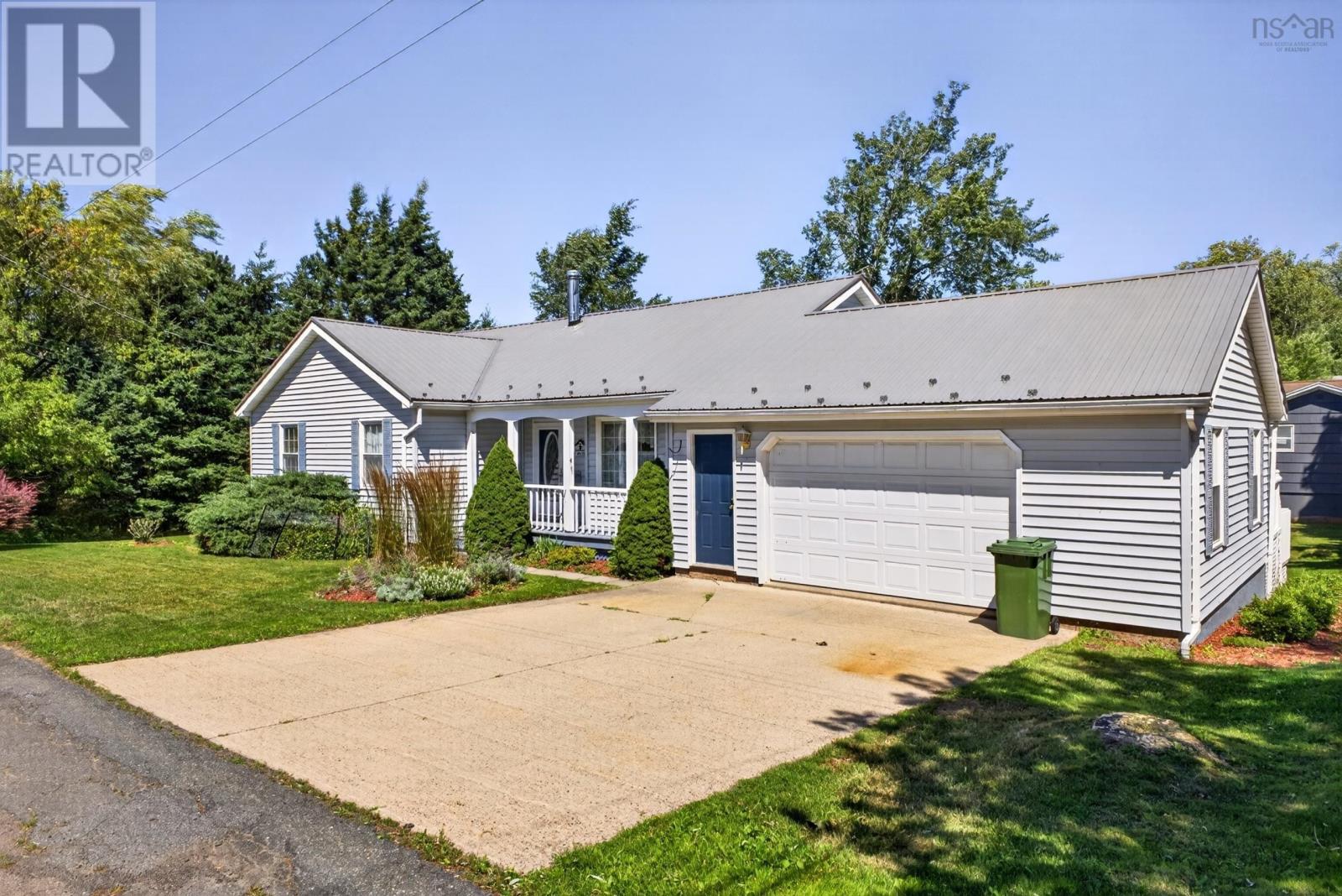 1 Hillcrest Street, Truro, Nova Scotia  B2N 3M2 - Photo 2 - 202620377
