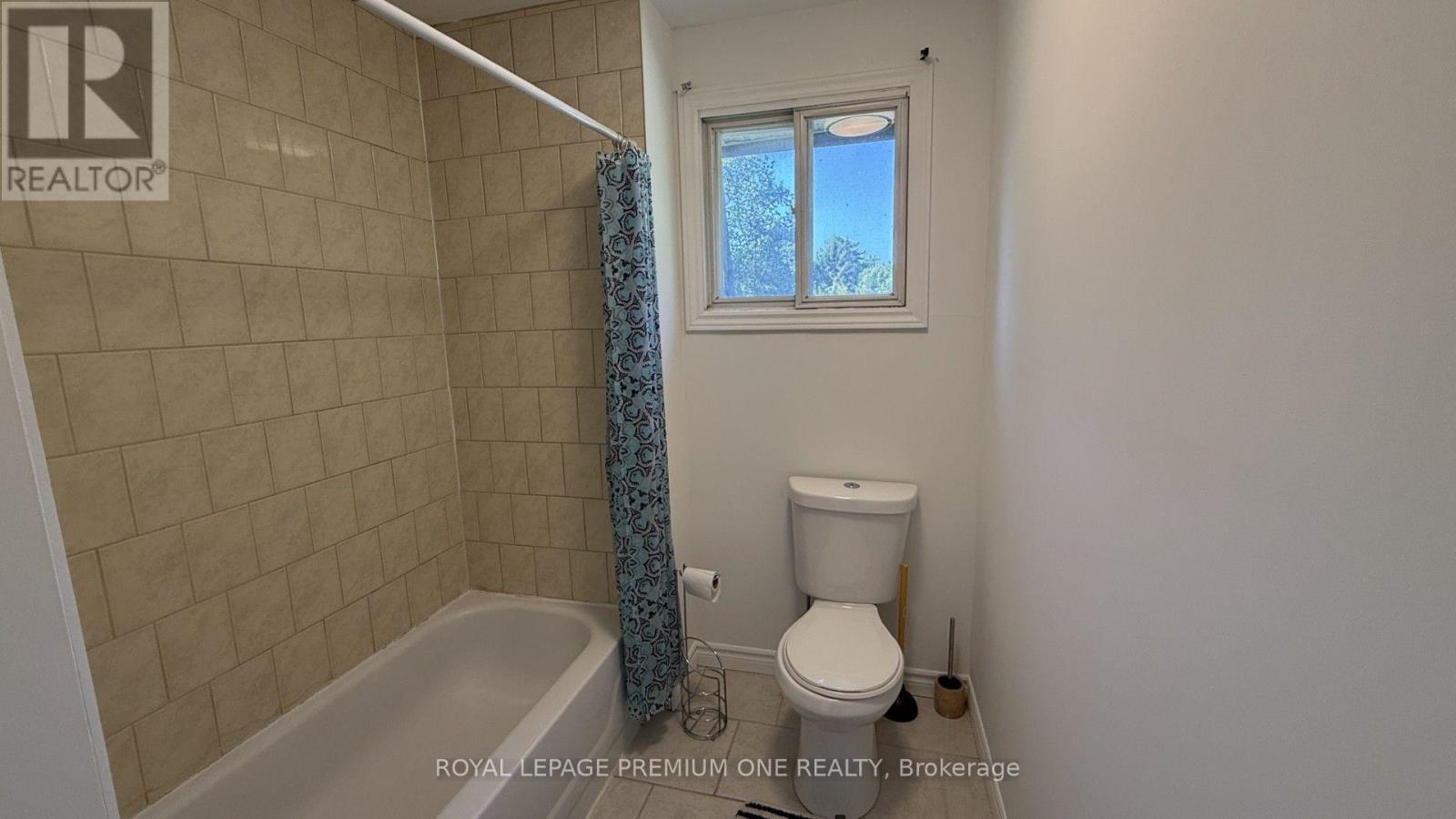 Whole House - 512 Mosley Street, Wasaga Beach, Ontario  L9Z 2J4 - Photo 10 - S13677458