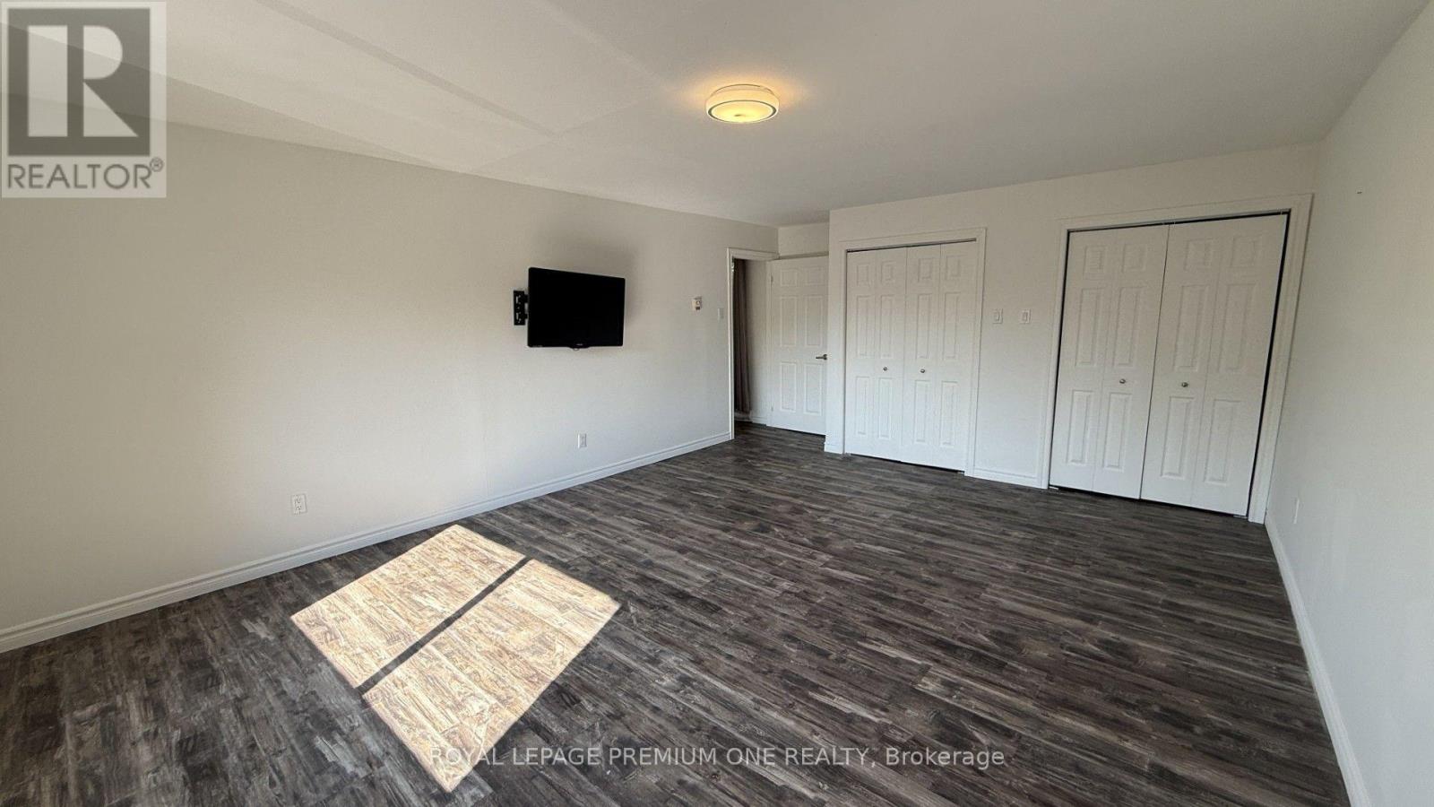 Whole House - 512 Mosley Street, Wasaga Beach, Ontario  L9Z 2J4 - Photo 5 - S13677458