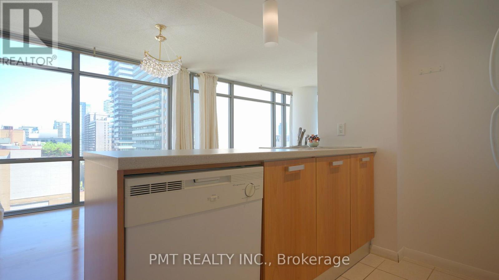 1607 - 38 Grenville Street, Toronto, Ontario  M4Y 1A5 - Photo 11 - C13572384
