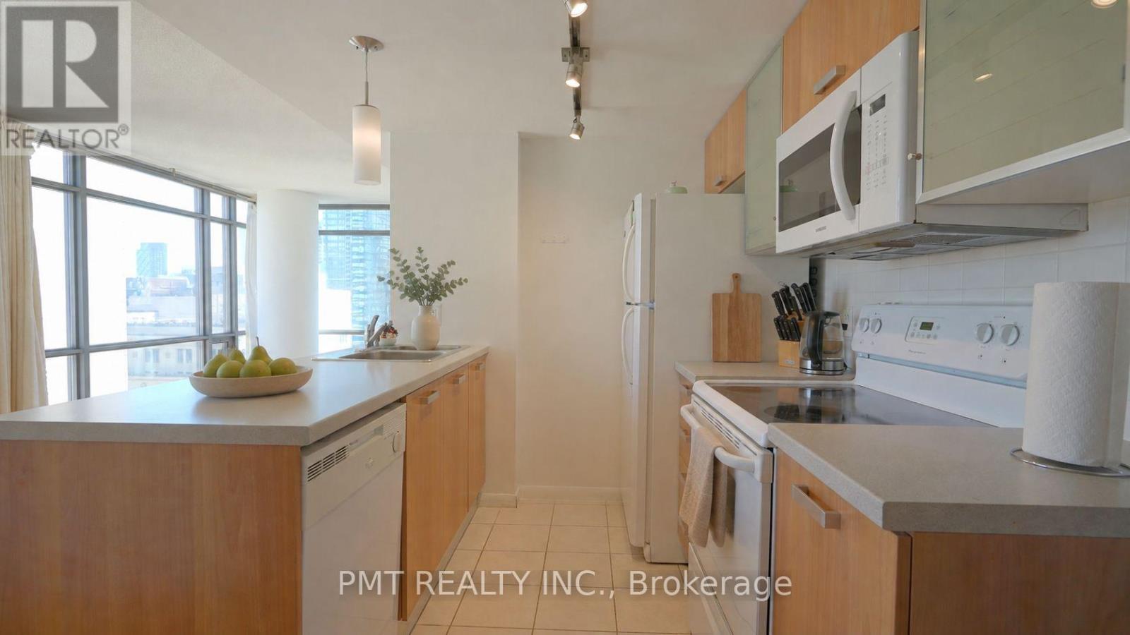 1607 - 38 Grenville Street, Toronto, Ontario  M4Y 1A5 - Photo 8 - C13572384