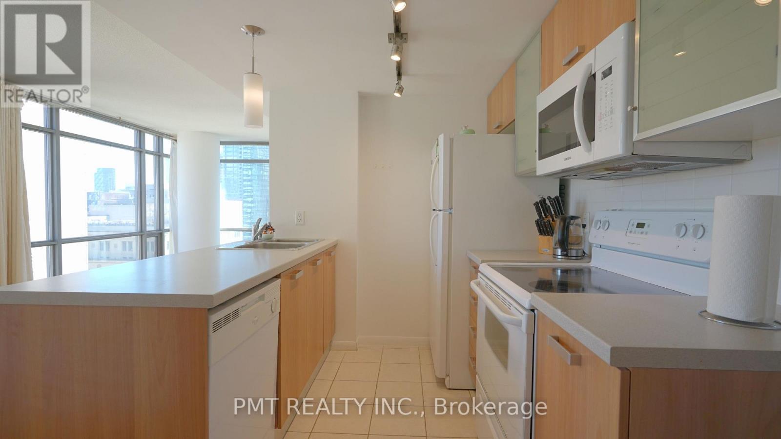 1607 - 38 Grenville Street, Toronto, Ontario  M4Y 1A5 - Photo 9 - C13572384