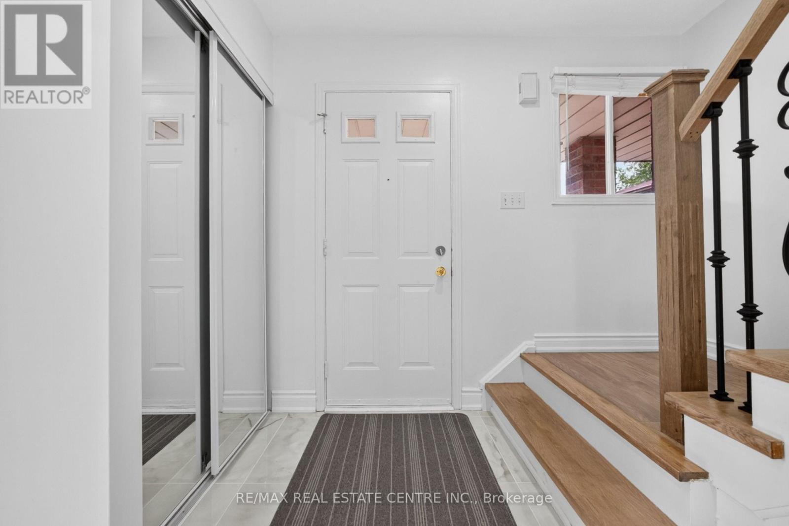 62 Bramhall Circle, Brampton, Ontario  L6V 2G4 - Photo 3 - W13649586