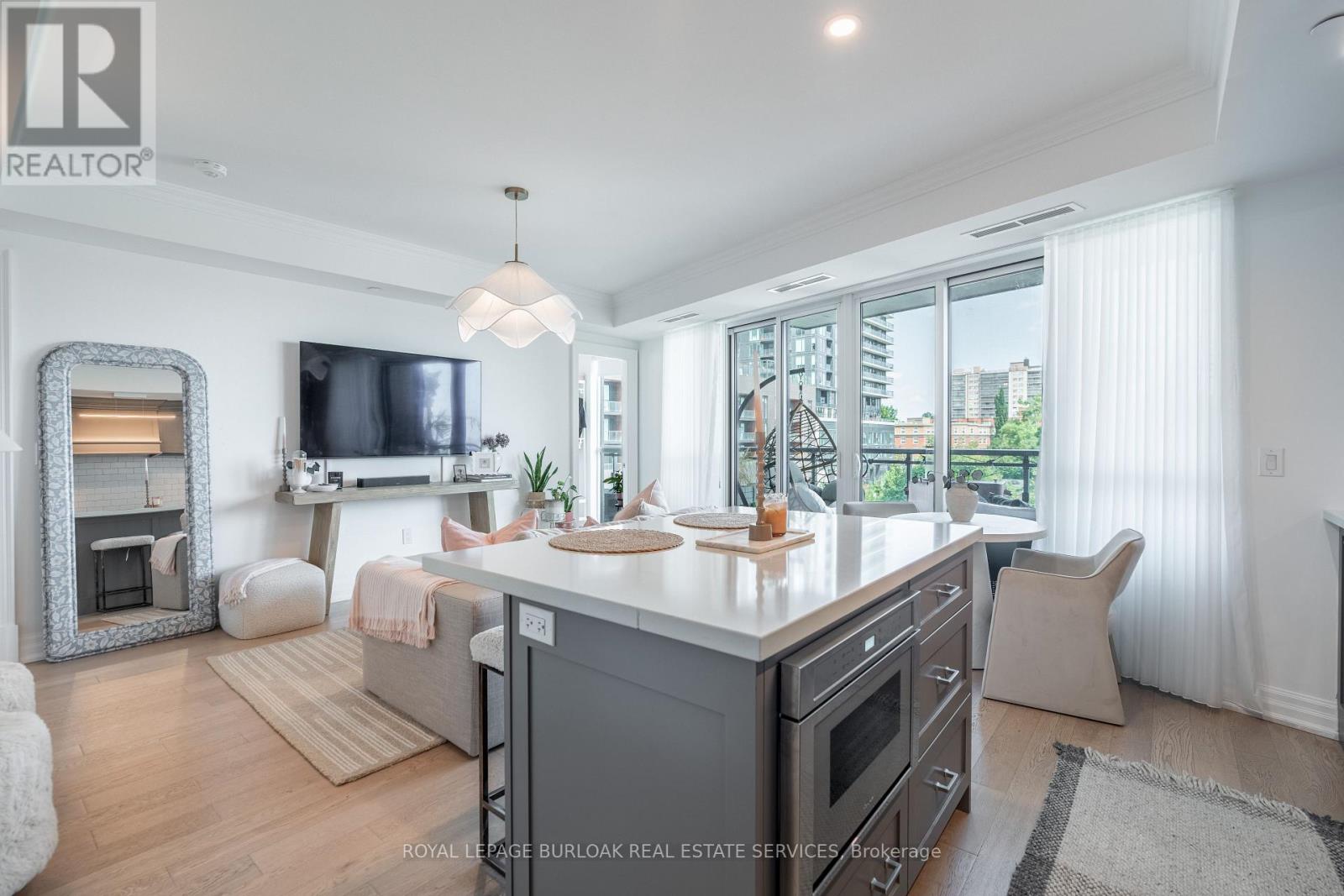 304 - 2060 Lakeshore Road, Burlington, Ontario  L7R 0G2 - Photo 4 - W13668720
