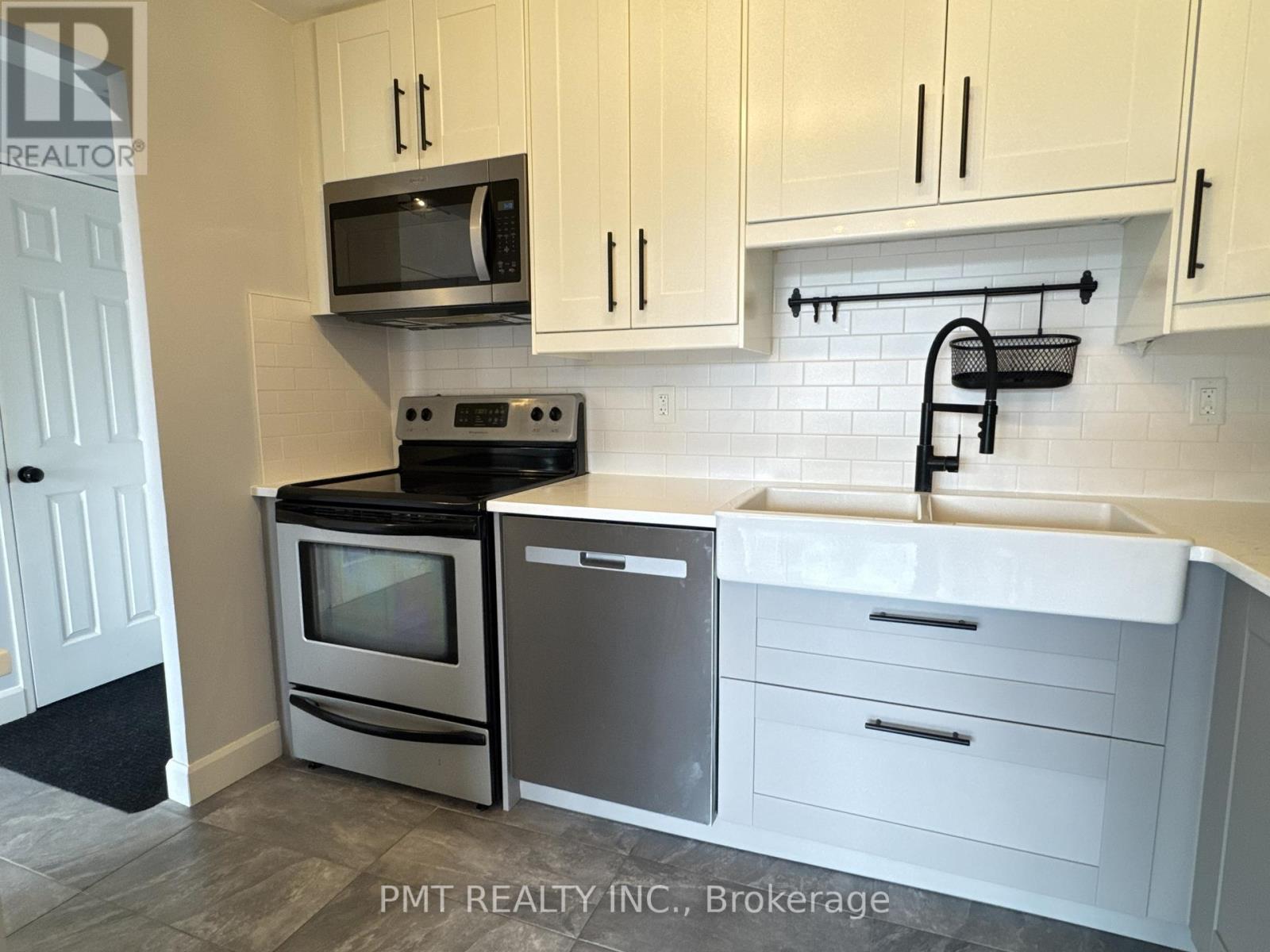 303 - 65 Highland Crescent, Kitchener, Ontario  N2M 5M8 - Photo 3 - X13533444