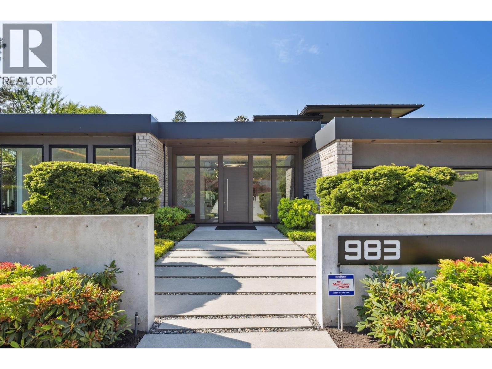 983 Tudor Avenue, North Vancouver, British Columbia  V7R 1X6 - Photo 2 - R3113957