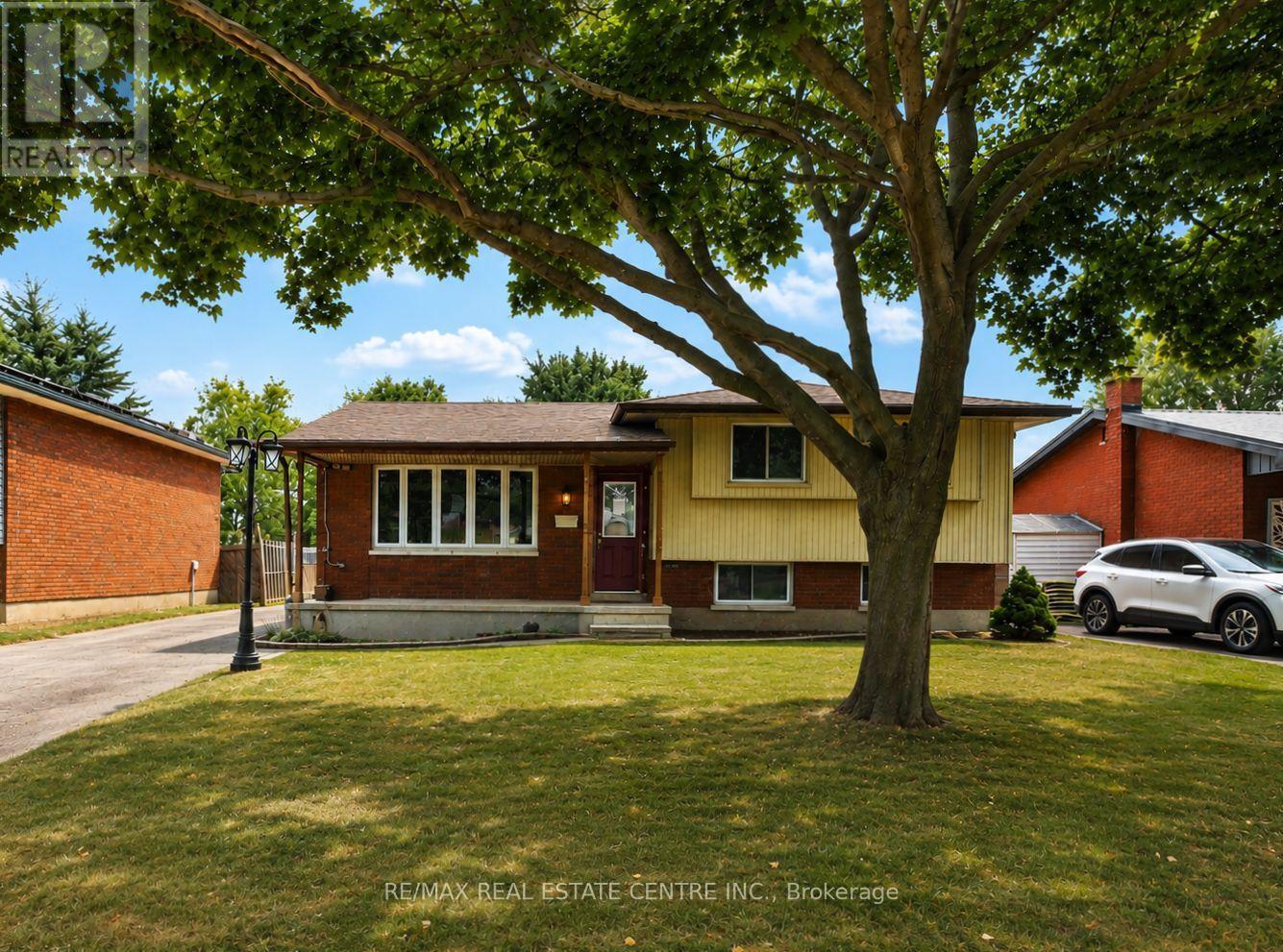 37 EBURY CRESCENT, London South, Ontario