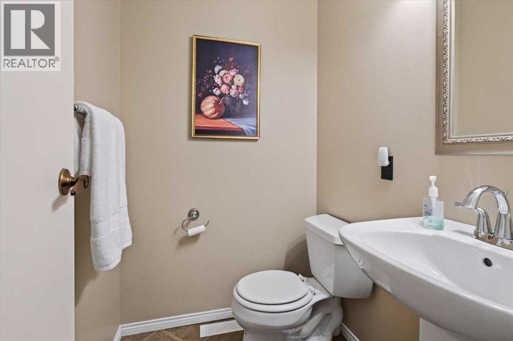 21 Woodhill Court SW, Calgary, Alberta  T2W 3P1 - Photo 18 - A2335320