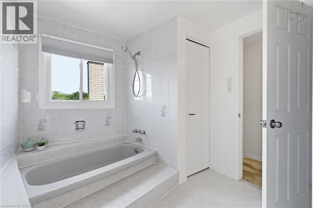 30 Twinoaks Crescent, Stoney Creek, Ontario  L8J 2E9 - Photo 22 - 40854842