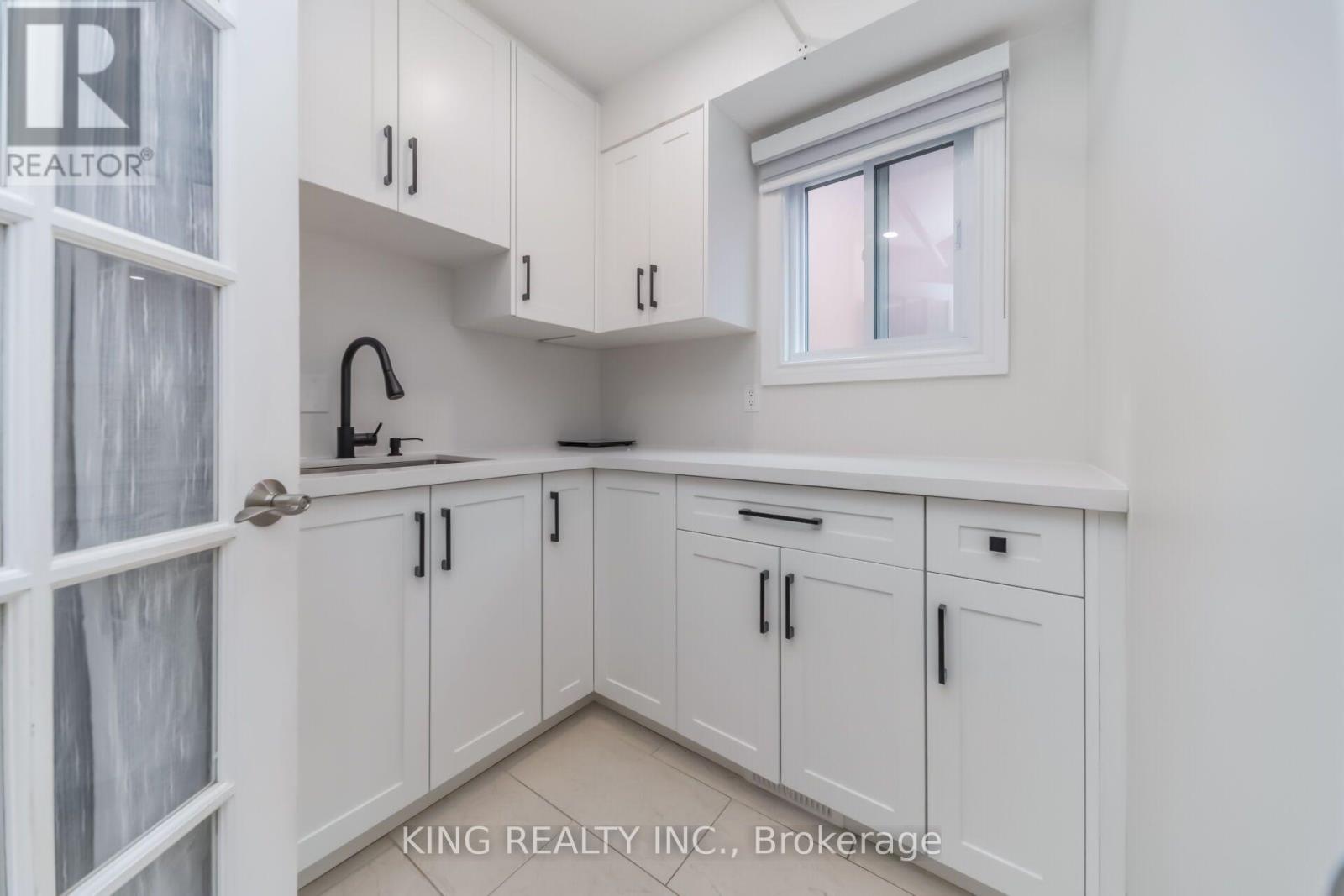 1427 Grossi Street, Mississauga, Ontario  L5V 1T9 - Photo 15 - W13677300