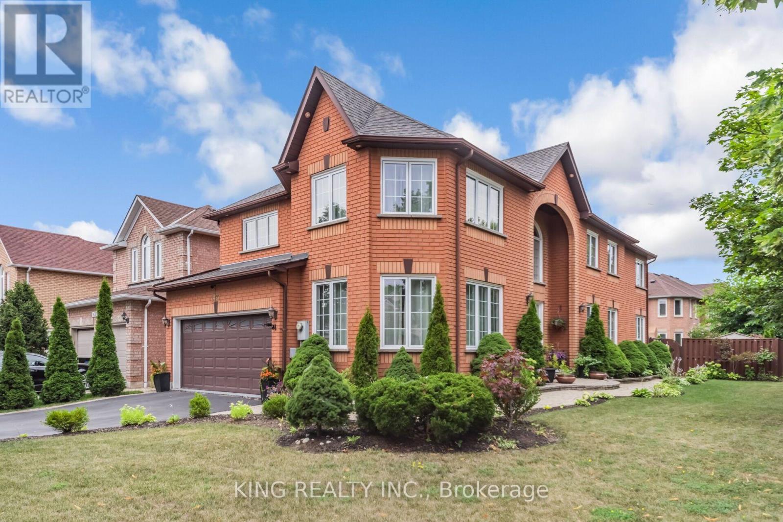 1427 Grossi Street, Mississauga, Ontario  L5V 1T9 - Photo 2 - W13677300
