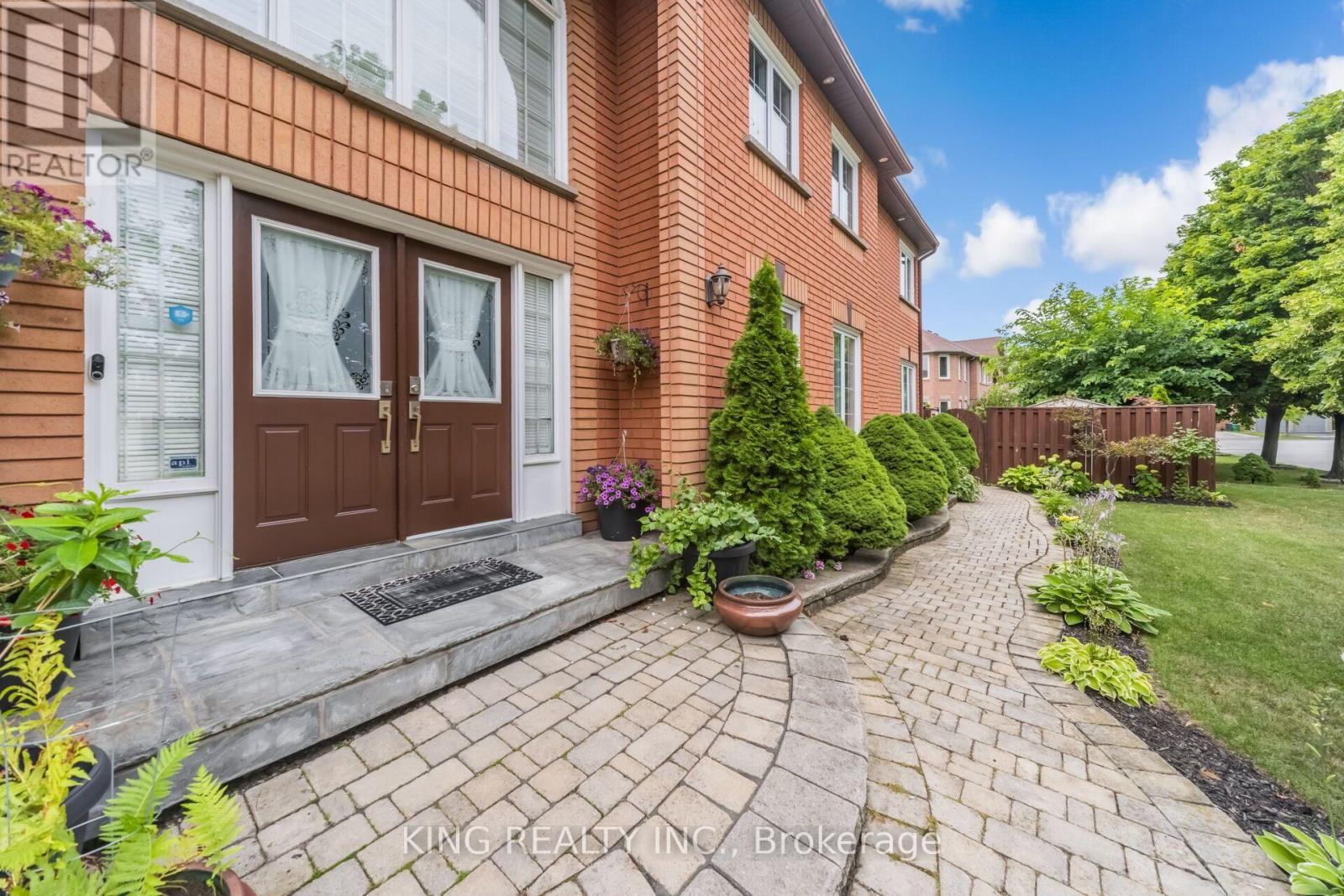 1427 Grossi Street, Mississauga, Ontario  L5V 1T9 - Photo 3 - W13677300