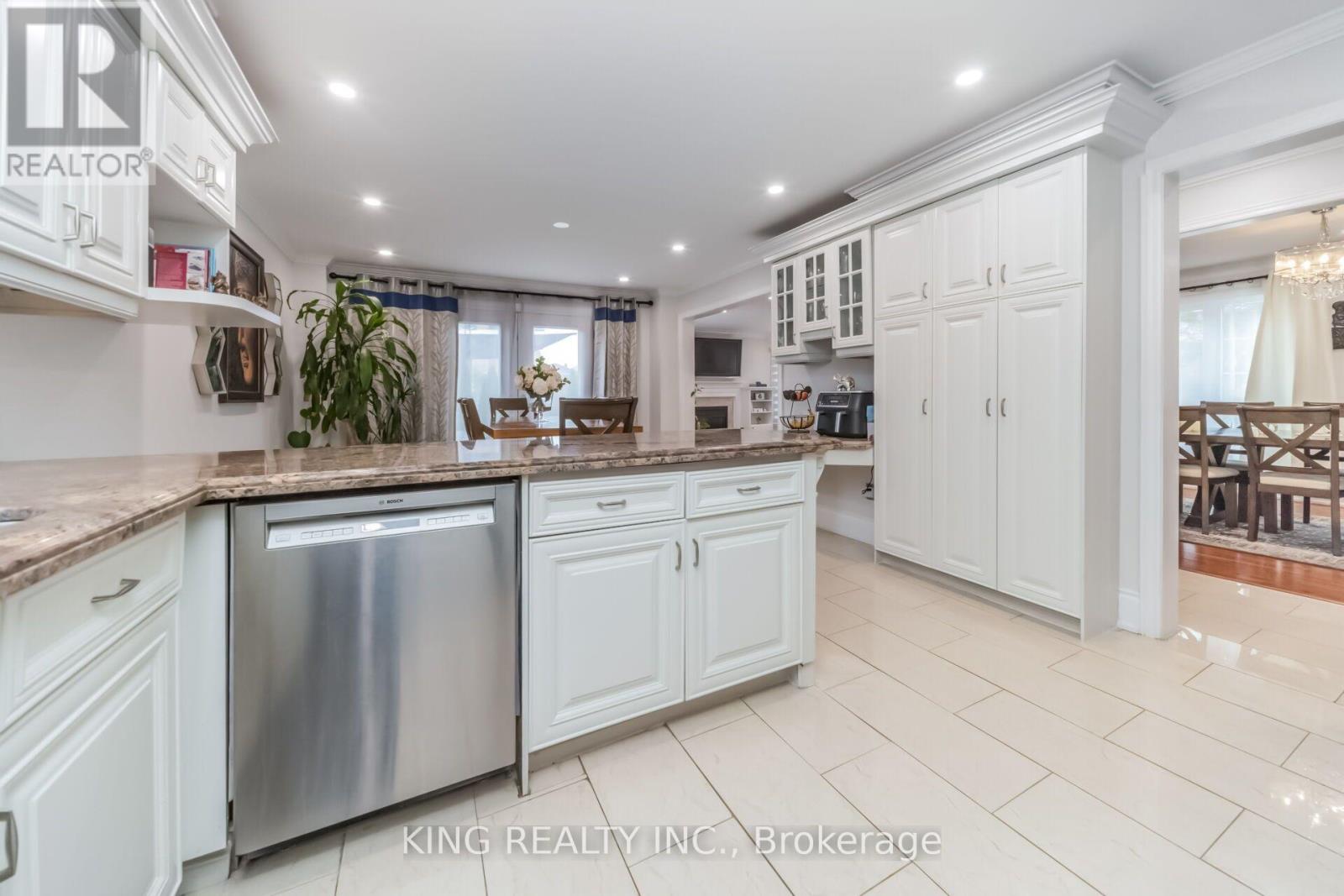 1427 Grossi Street, Mississauga, Ontario  L5V 1T9 - Photo 9 - W13677300