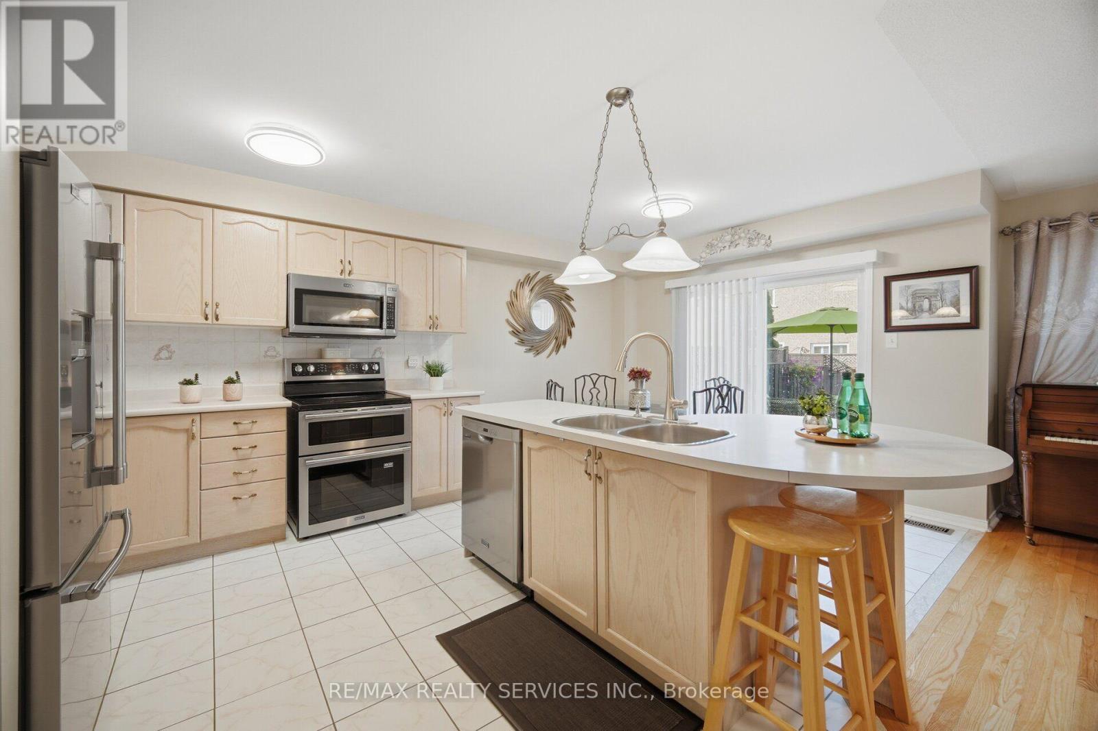 39 Legend Lane, Brampton, Ontario  L6X 5B6 - Photo 11 - W13677348
