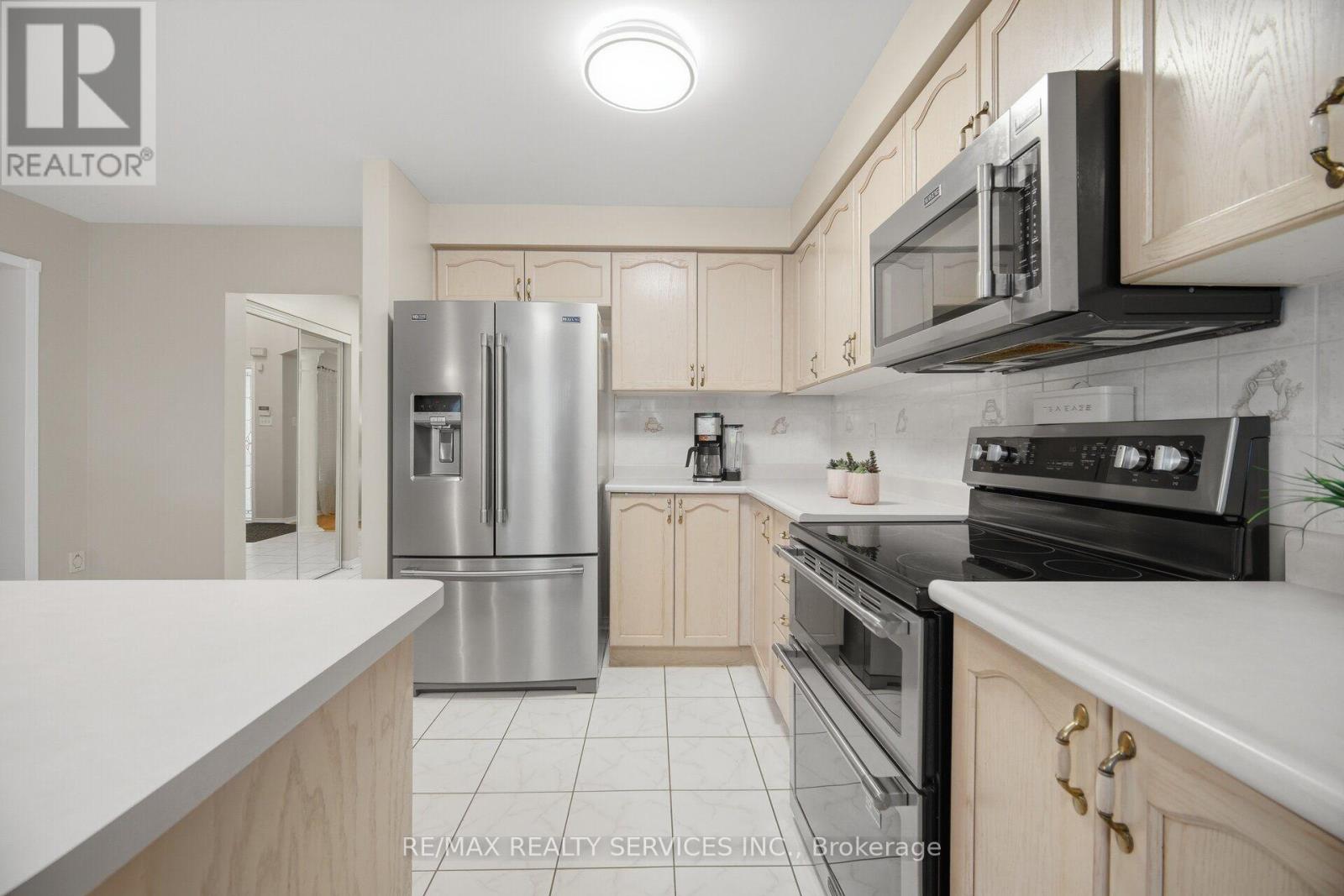 39 Legend Lane, Brampton, Ontario  L6X 5B6 - Photo 12 - W13677348