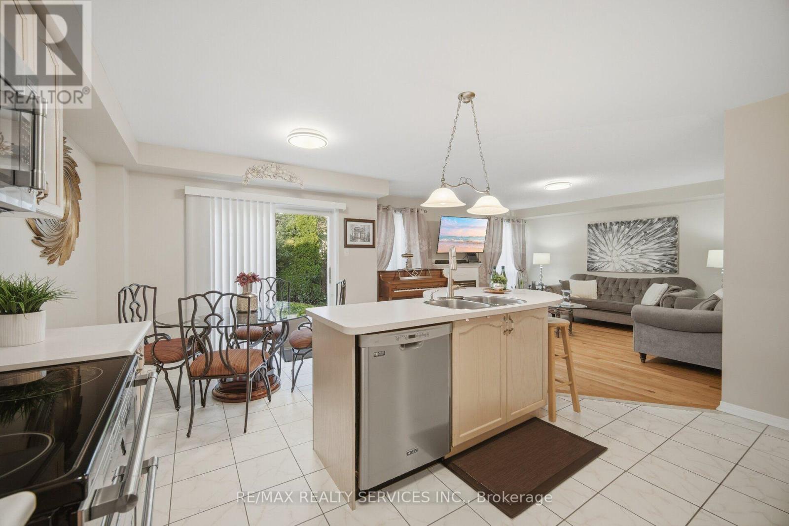 39 Legend Lane, Brampton, Ontario  L6X 5B6 - Photo 13 - W13677348