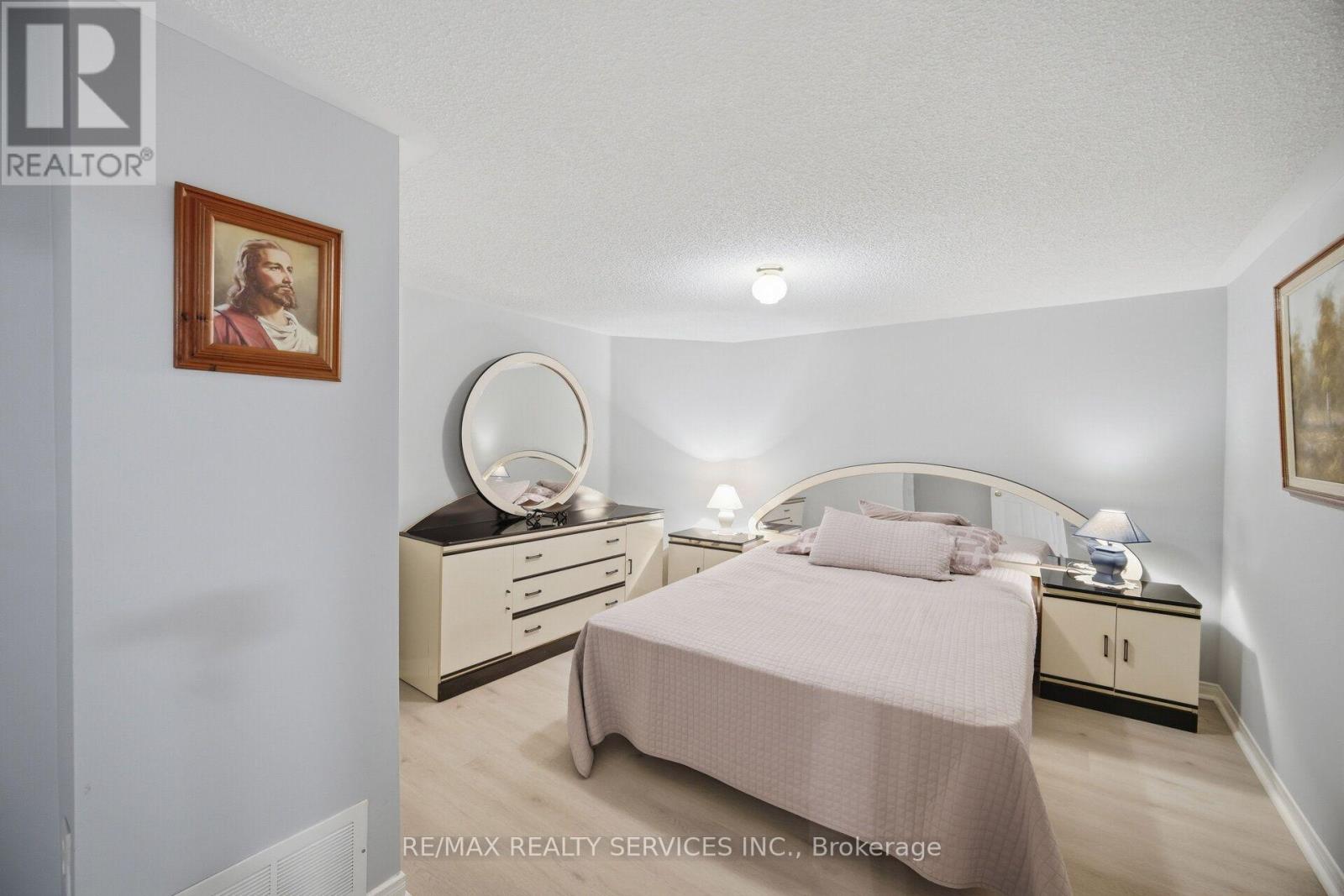 39 Legend Lane, Brampton, Ontario  L6X 5B6 - Photo 44 - W13677348