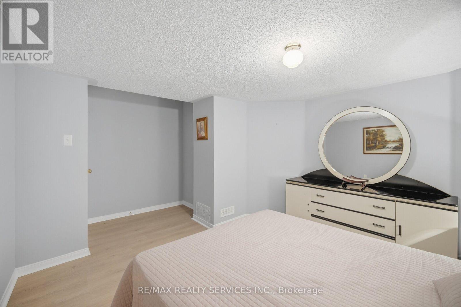 39 Legend Lane, Brampton, Ontario  L6X 5B6 - Photo 45 - W13677348