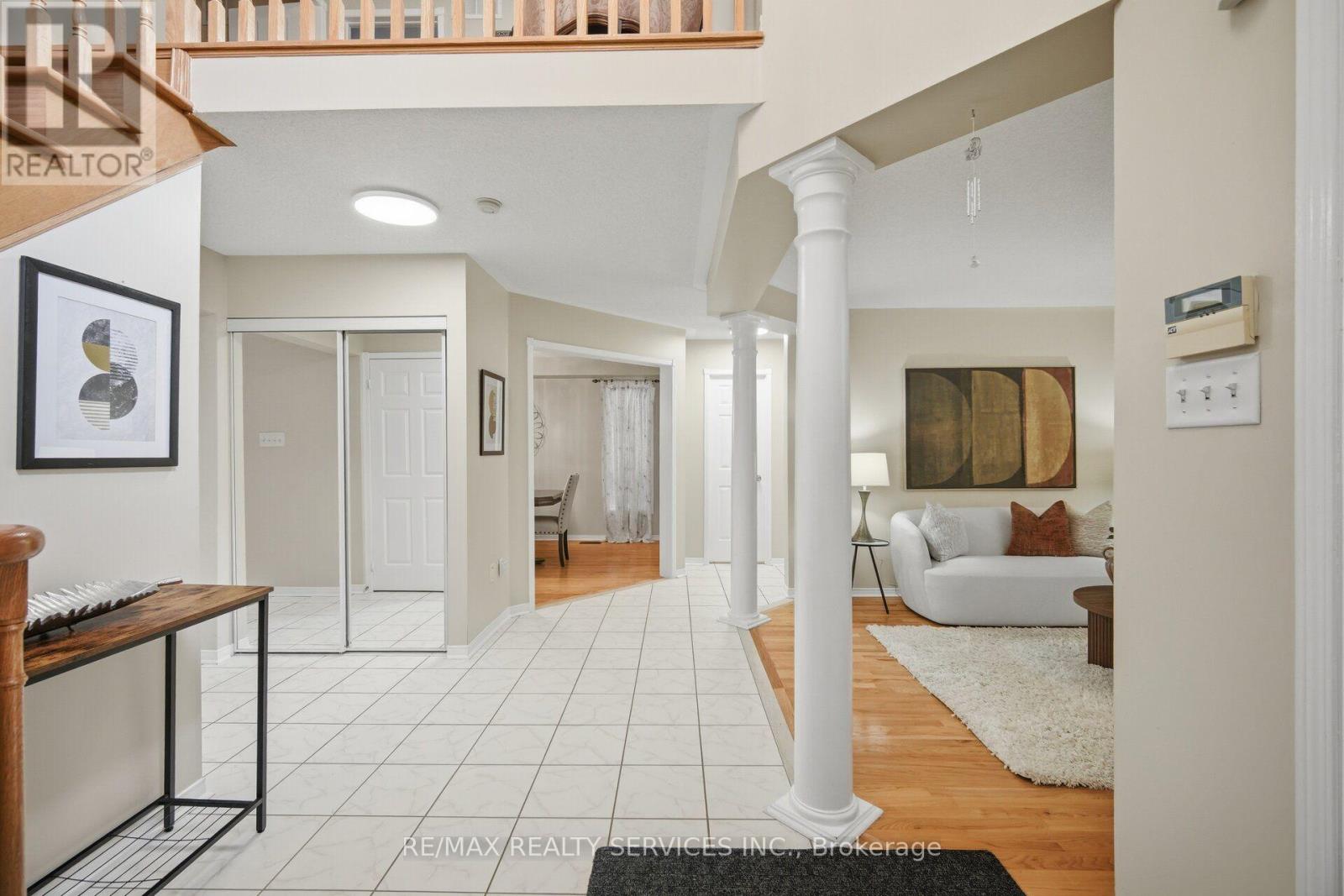 39 Legend Lane, Brampton, Ontario  L6X 5B6 - Photo 6 - W13677348