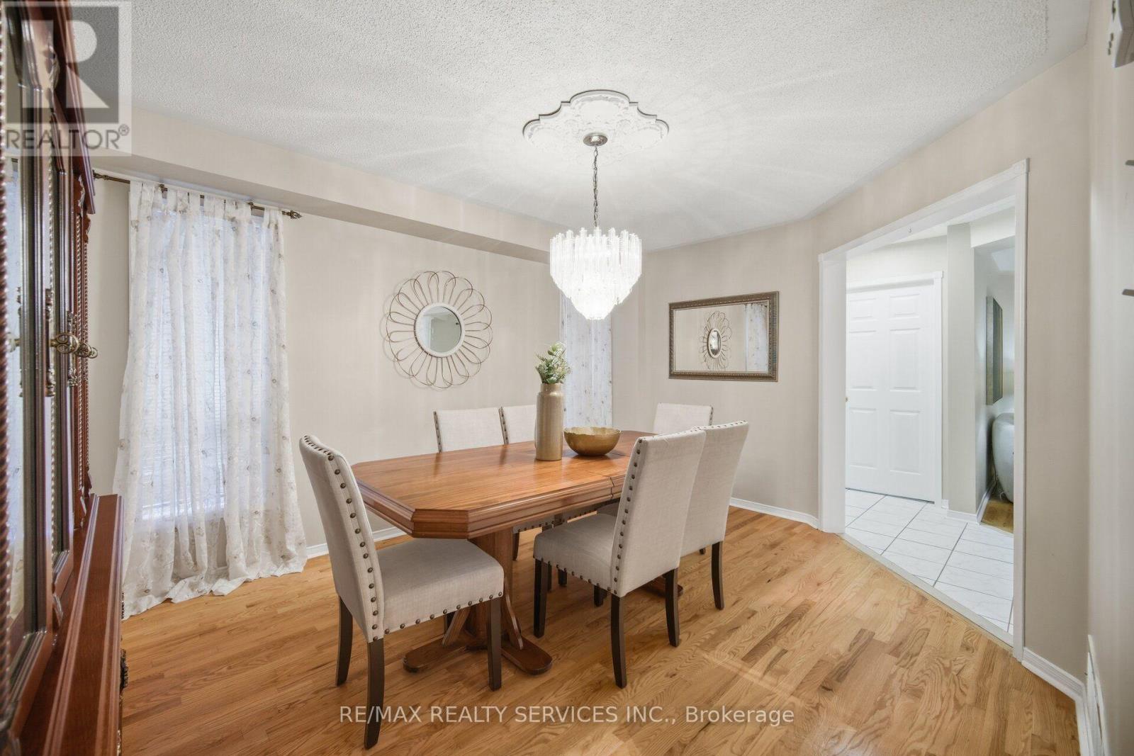 39 Legend Lane, Brampton, Ontario  L6X 5B6 - Photo 9 - W13677348