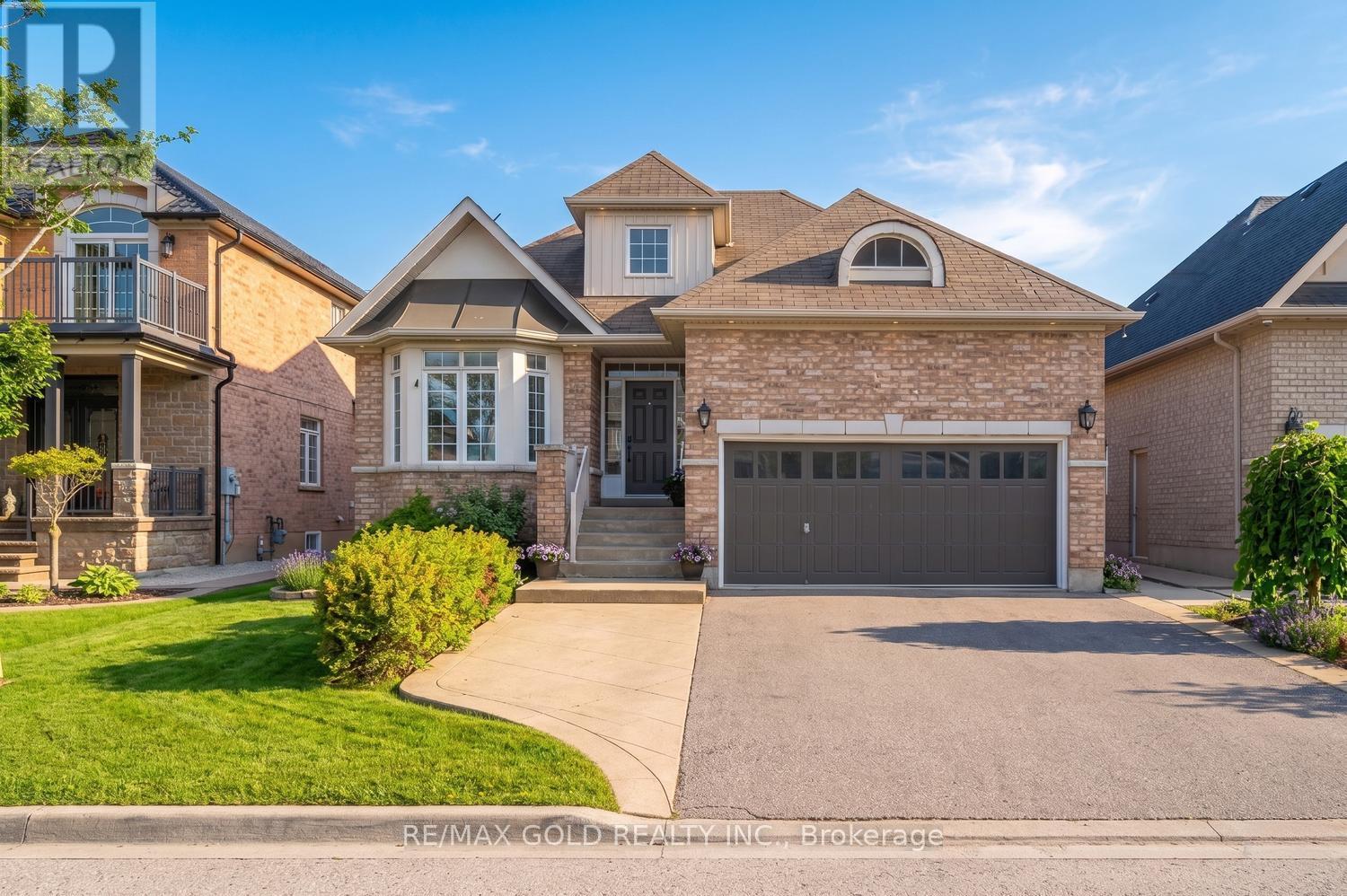 28 Dokkum Crescent, Brampton, Ontario  L6Z 4T6 - Photo 2 - W13677376