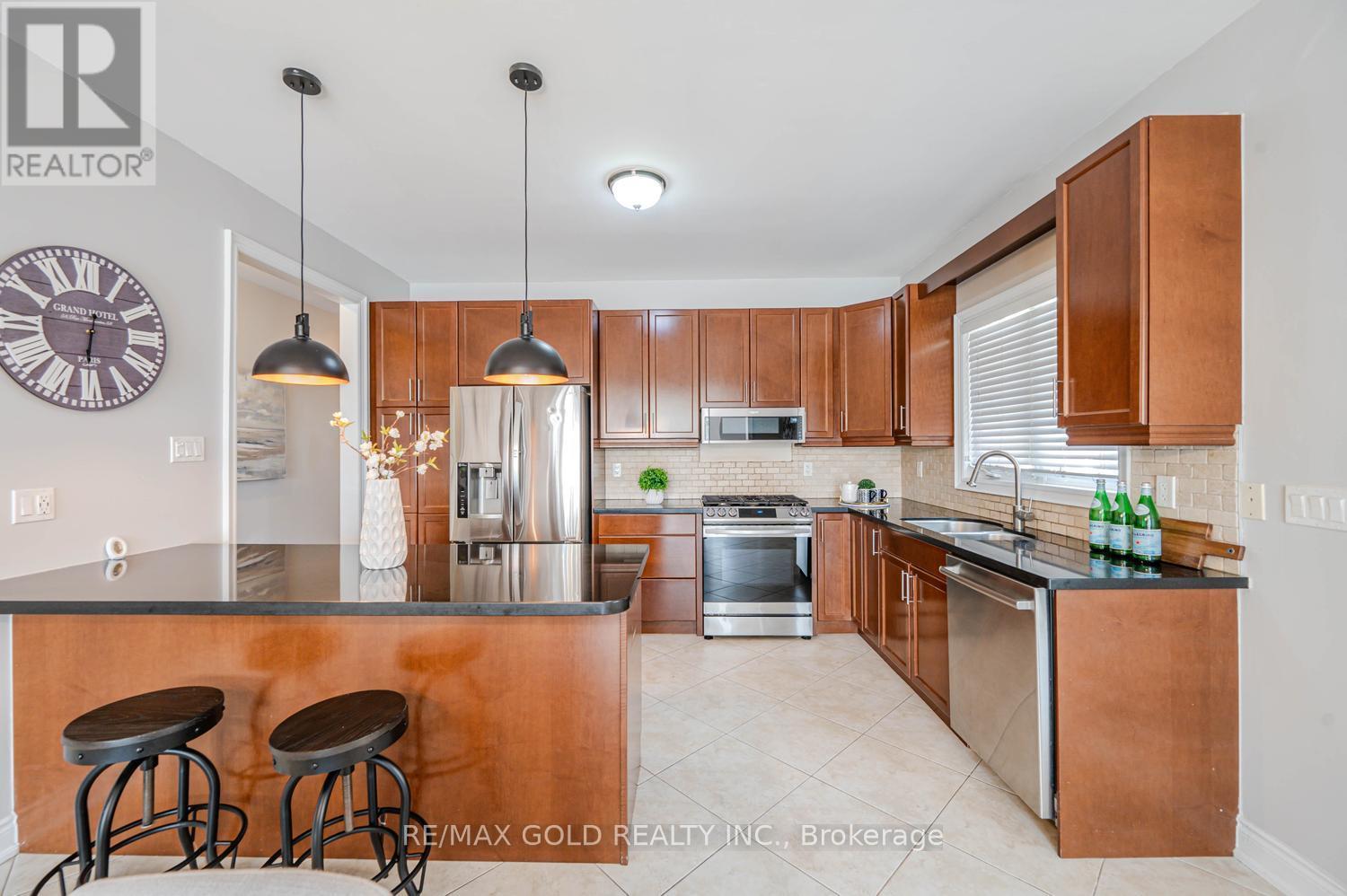 28 Dokkum Crescent, Brampton, Ontario  L6Z 4T6 - Photo 20 - W13677376