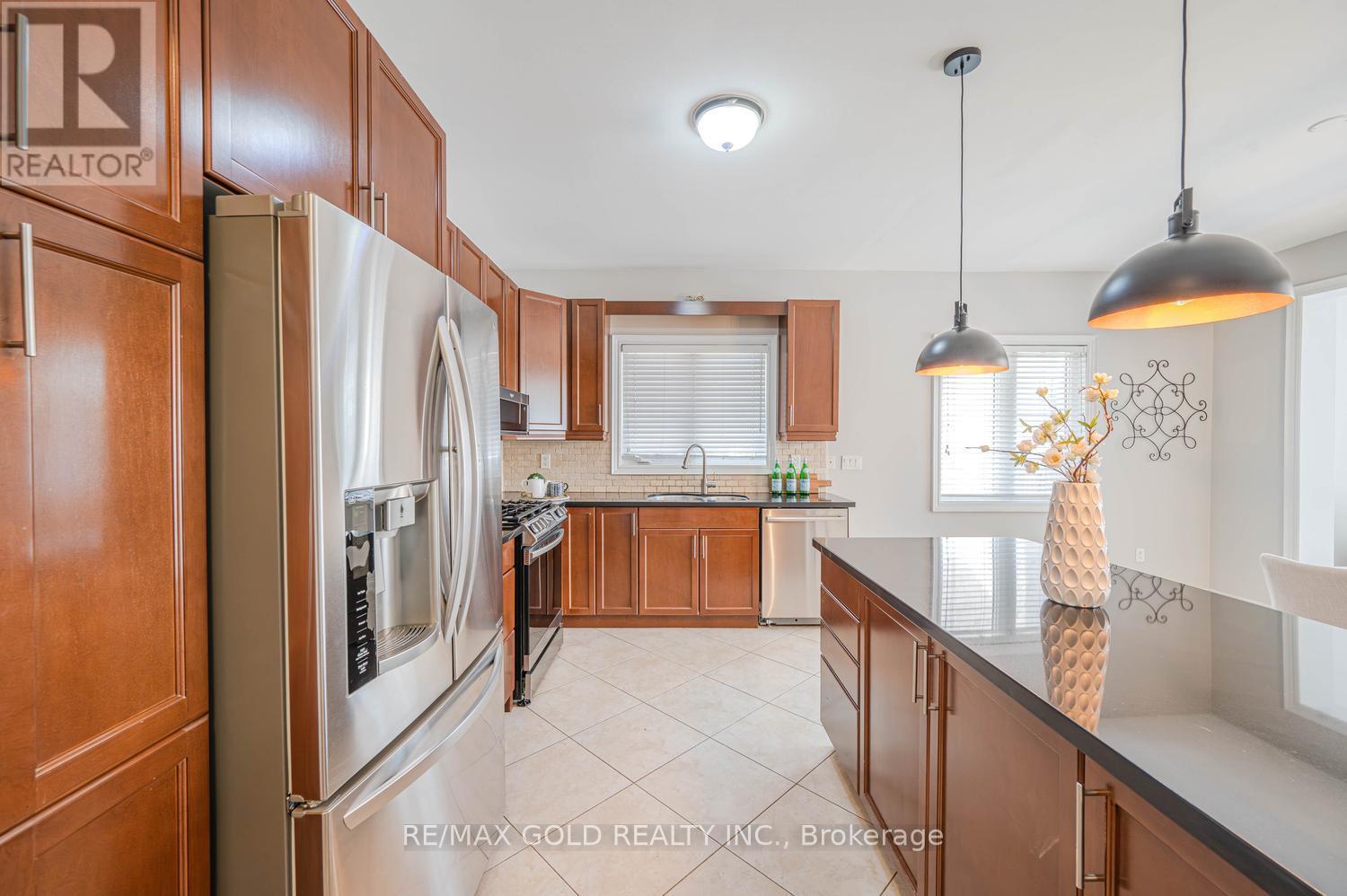 28 Dokkum Crescent, Brampton, Ontario  L6Z 4T6 - Photo 21 - W13677376