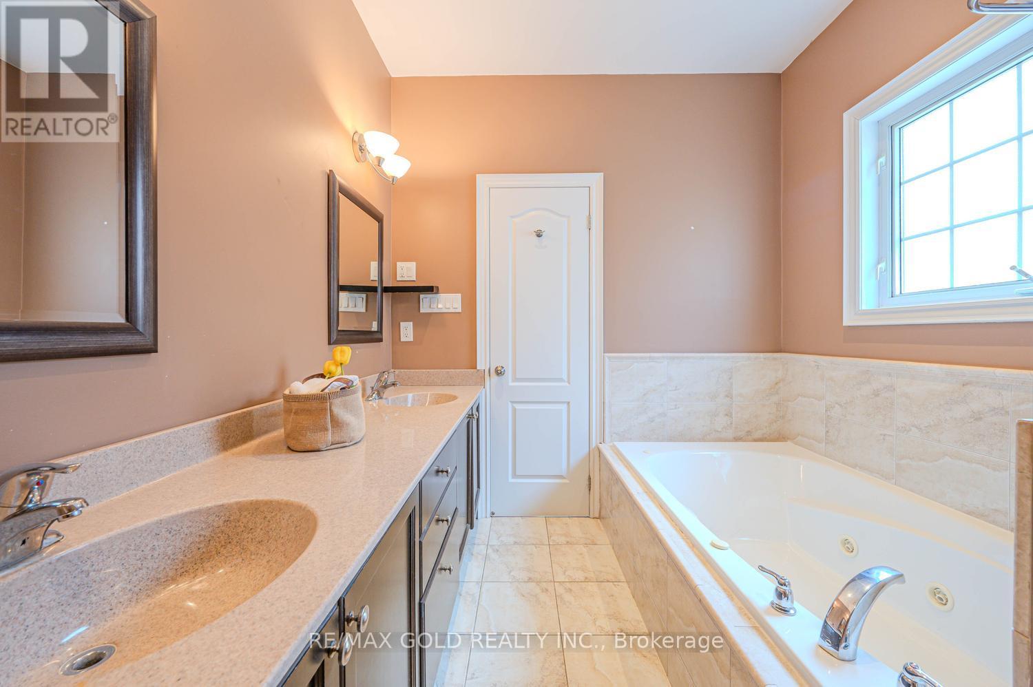 28 Dokkum Crescent, Brampton, Ontario  L6Z 4T6 - Photo 30 - W13677376