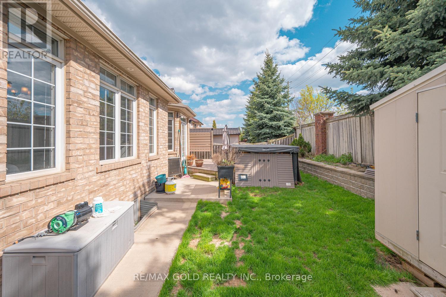 28 Dokkum Crescent, Brampton, Ontario  L6Z 4T6 - Photo 43 - W13677376
