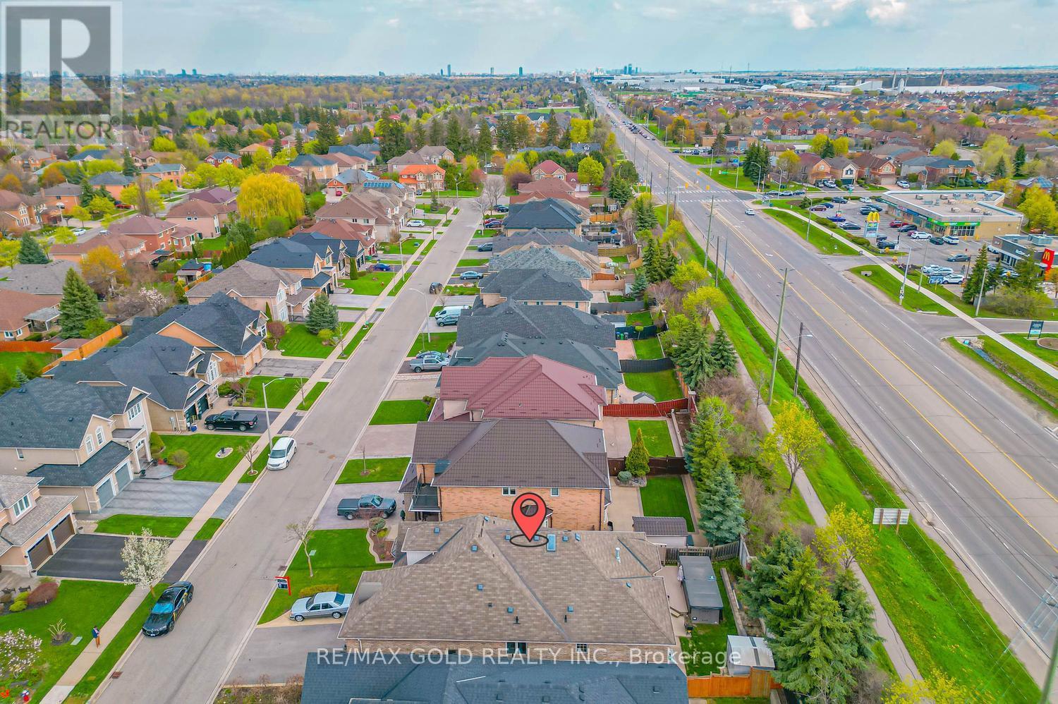 28 Dokkum Crescent, Brampton, Ontario  L6Z 4T6 - Photo 6 - W13677376