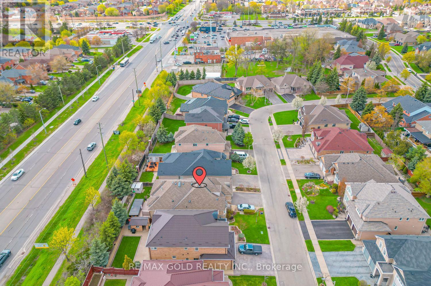 28 Dokkum Crescent, Brampton, Ontario  L6Z 4T6 - Photo 7 - W13677376